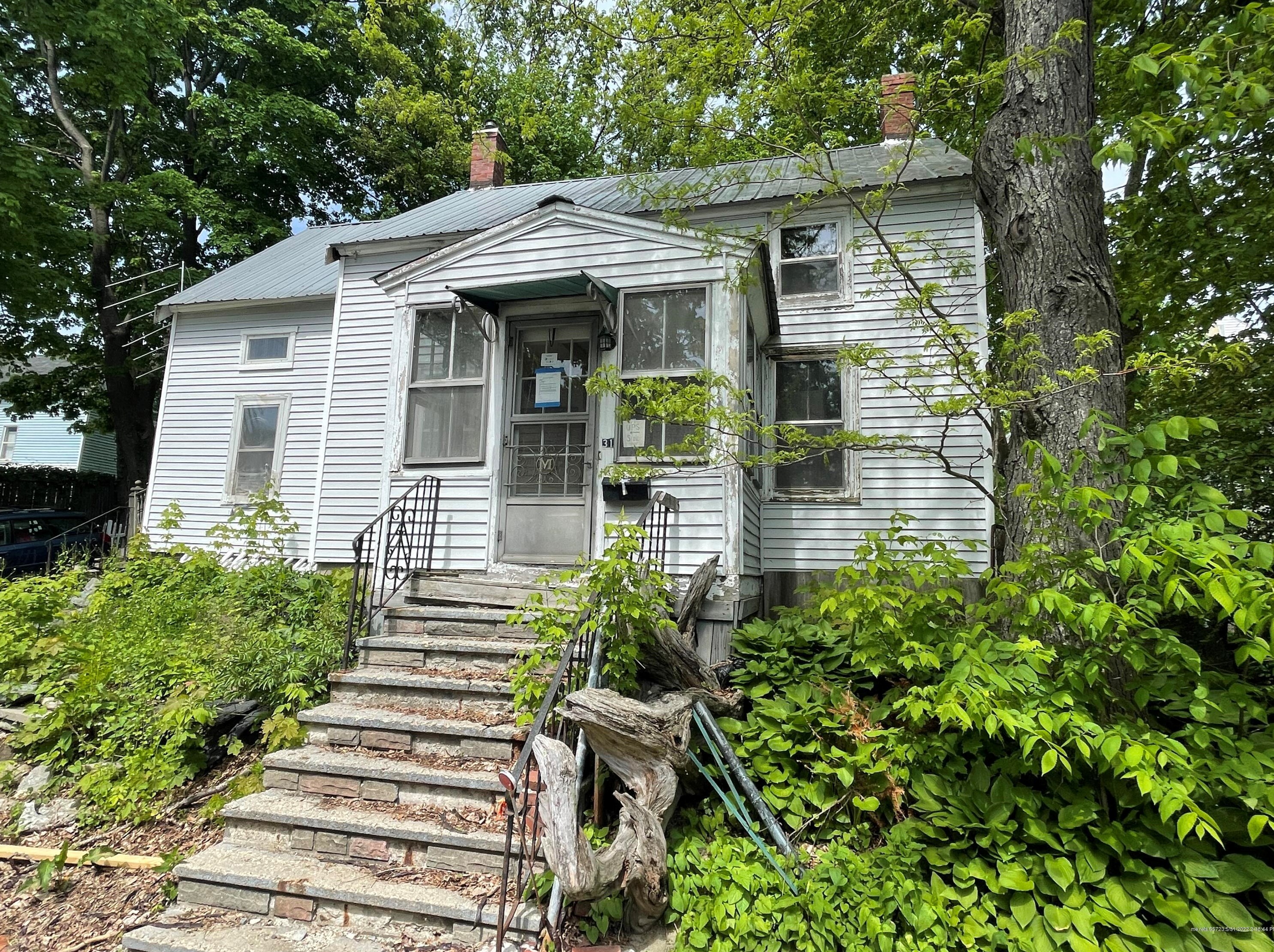 31 Highland Ln, Bangor, ME 04401