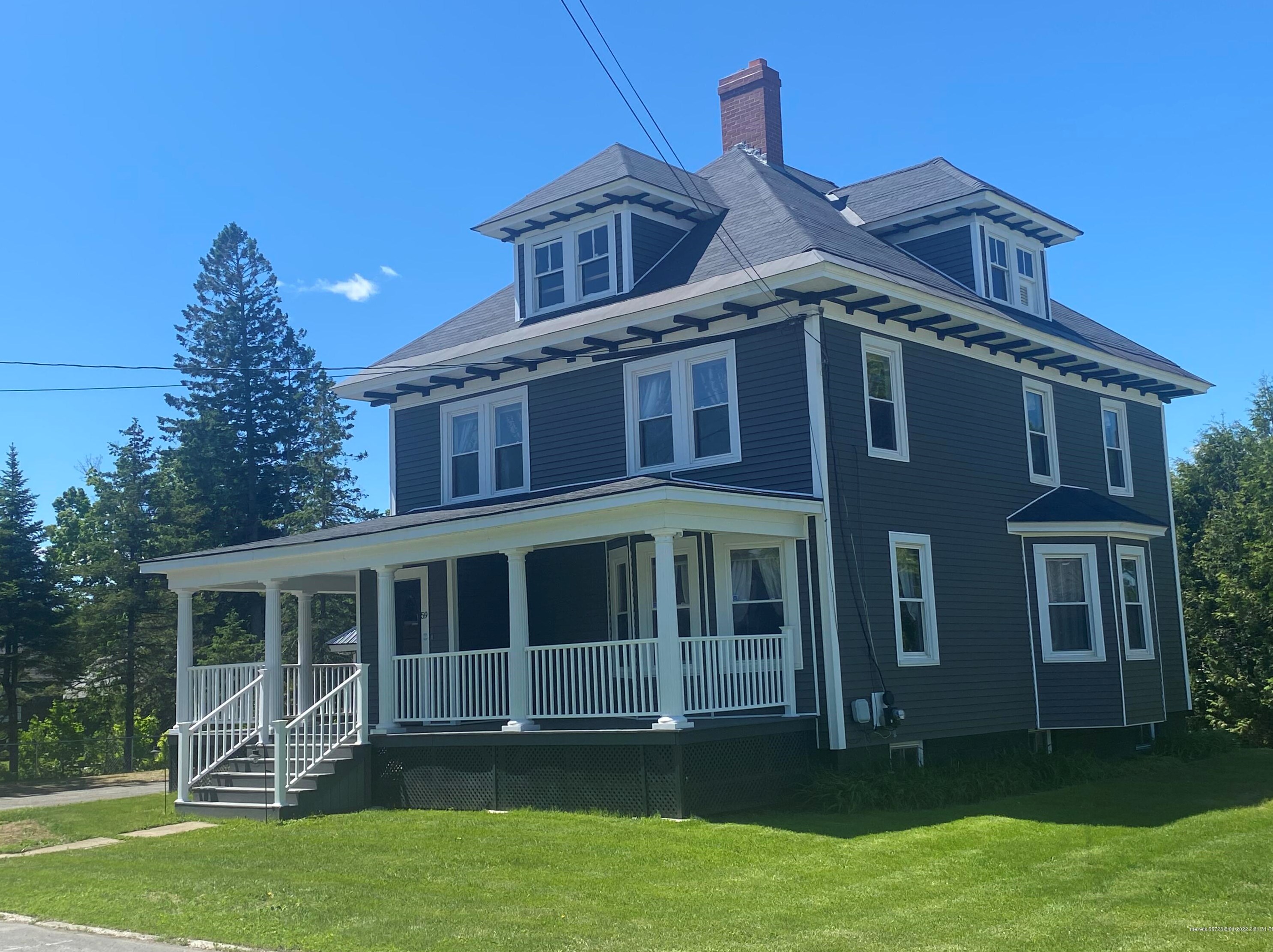 59 High St, Houlton, ME 04730-1982