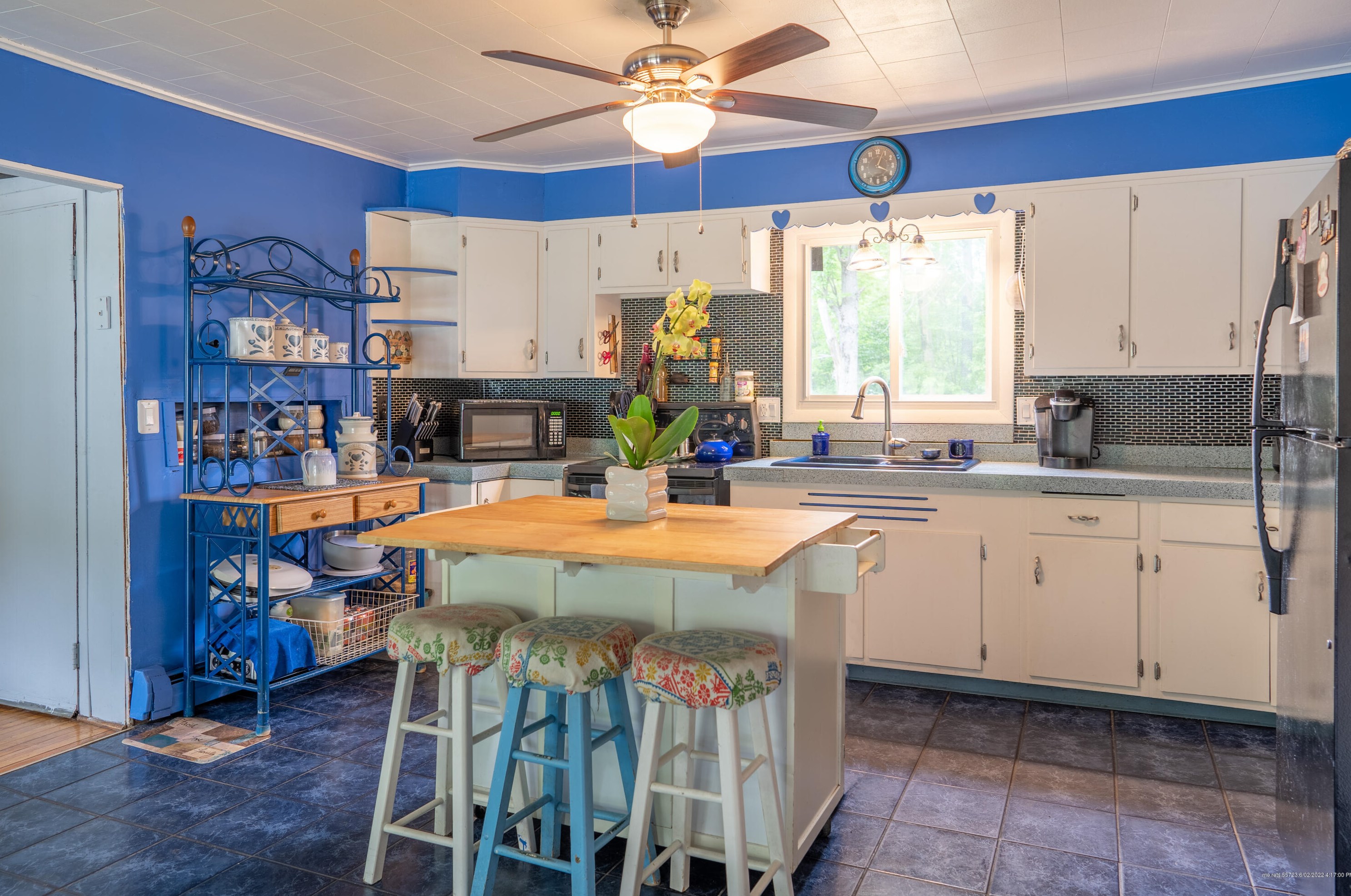 56 Clifford St, Mechanic Falls, ME 04256