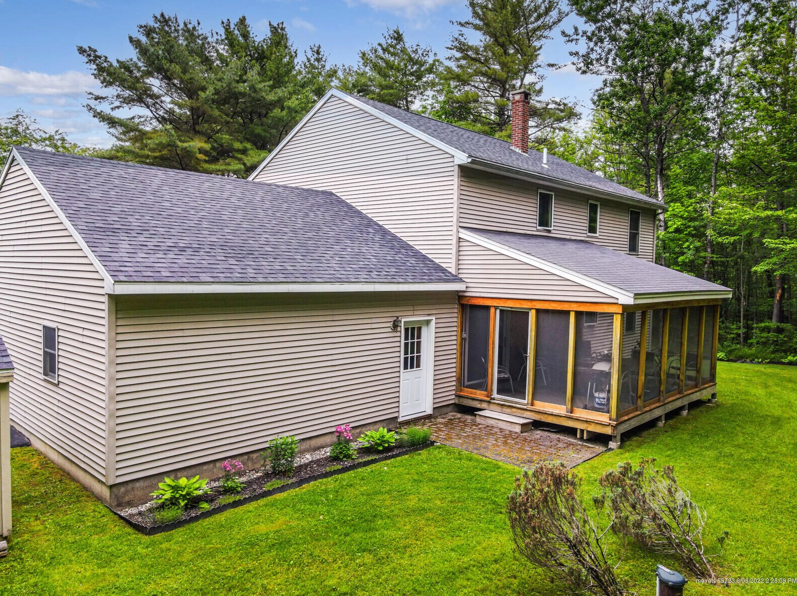 38 Pond Rd, Manchester, ME 04351