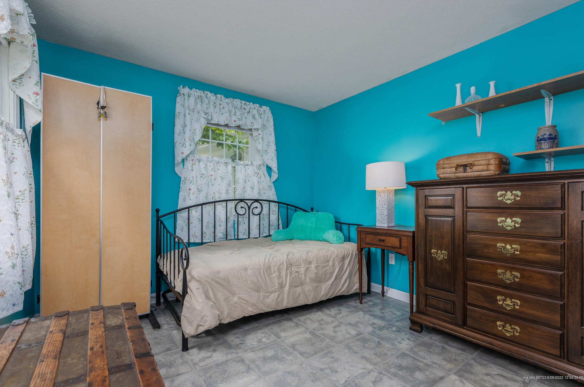 18 Bay View Dr, Portland ME 04103-4519 exterior