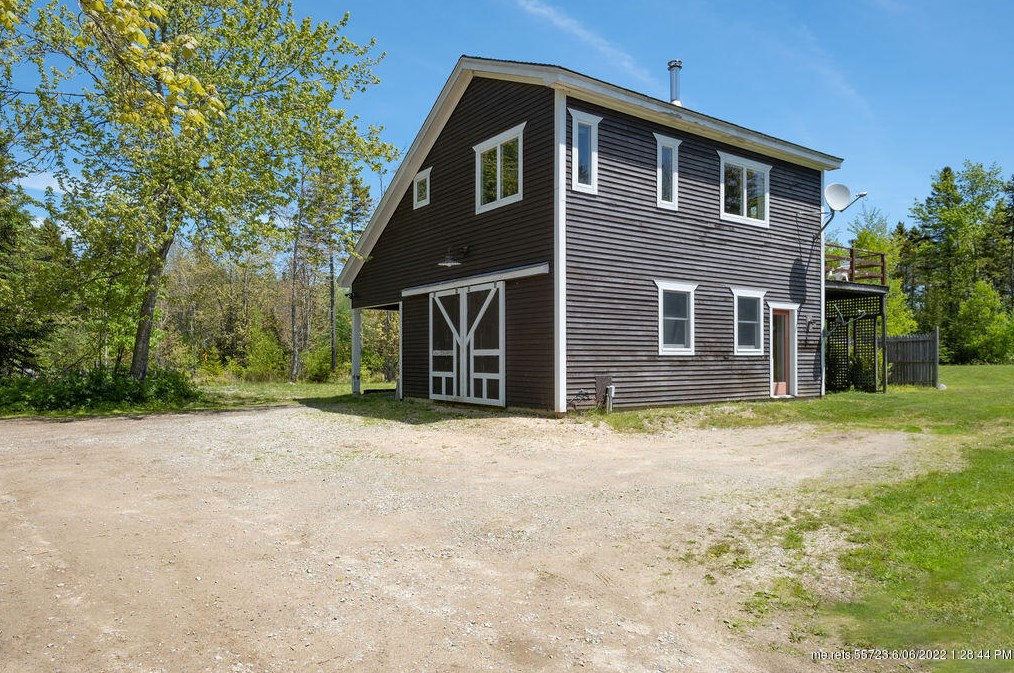 73 Airport Rd, Stonington, ME 04681