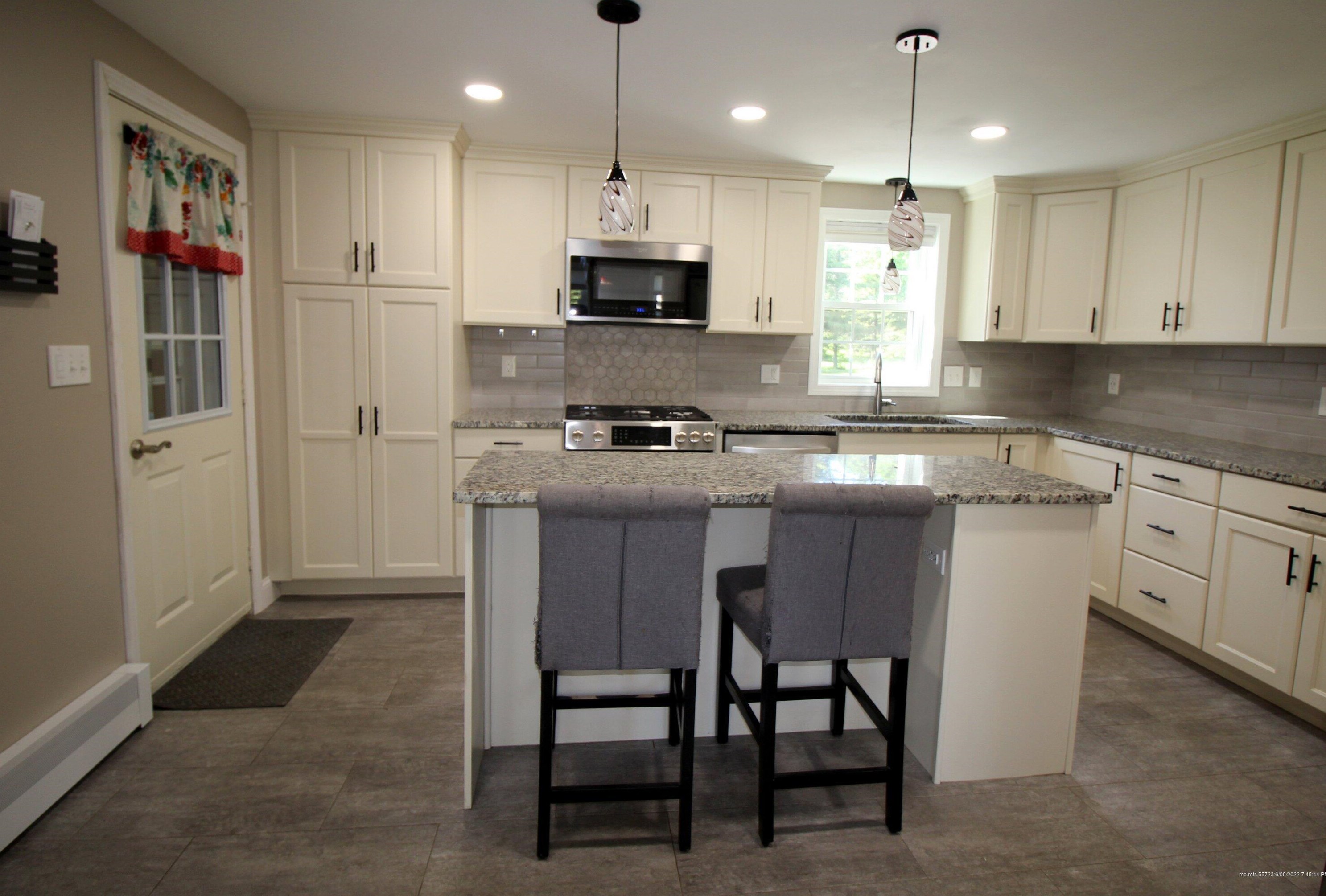 29 Douglas Ave, Saco ME  04072-9732 exterior