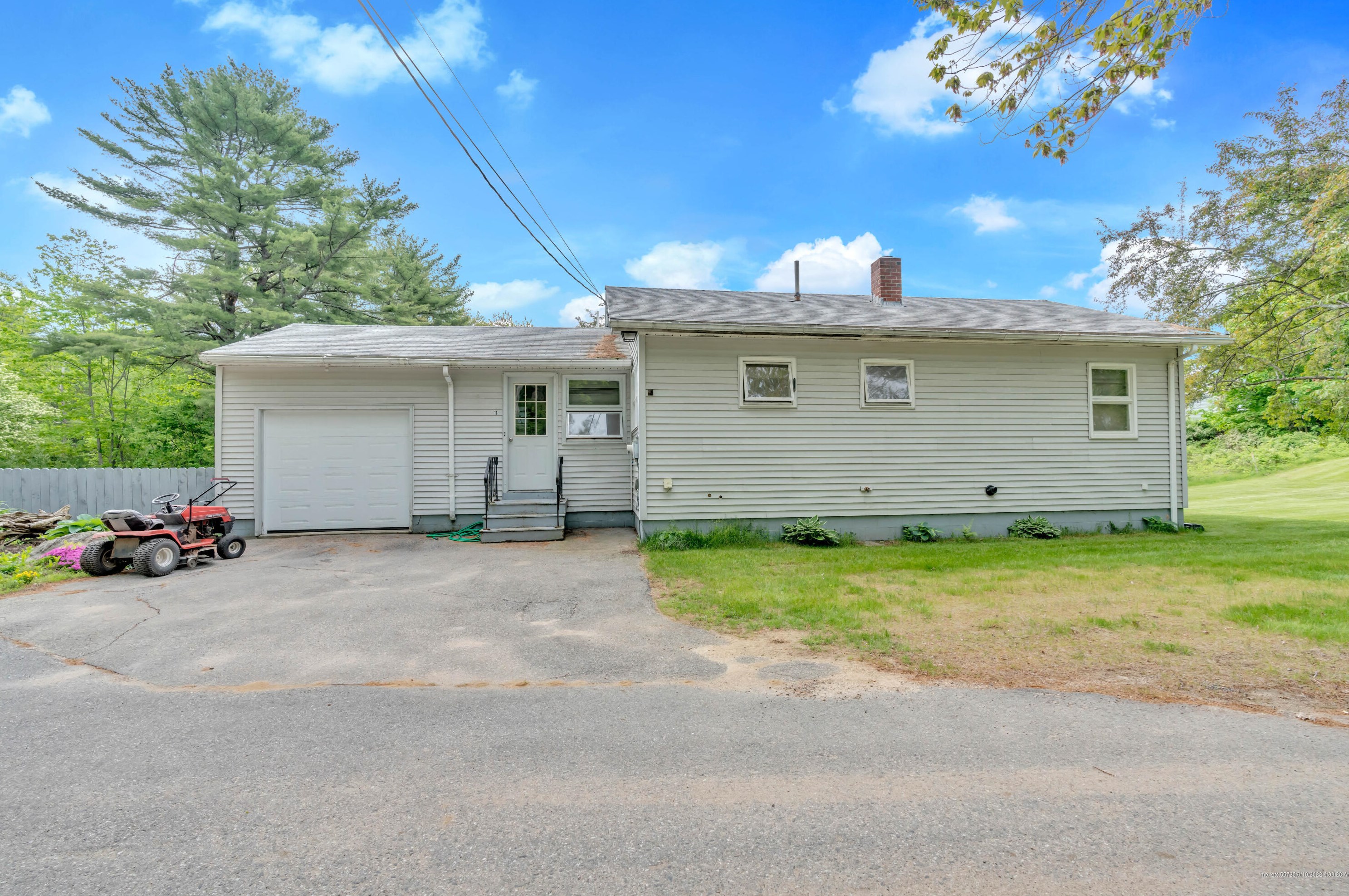 11 Burbank Ln, Sanford, ME 04073