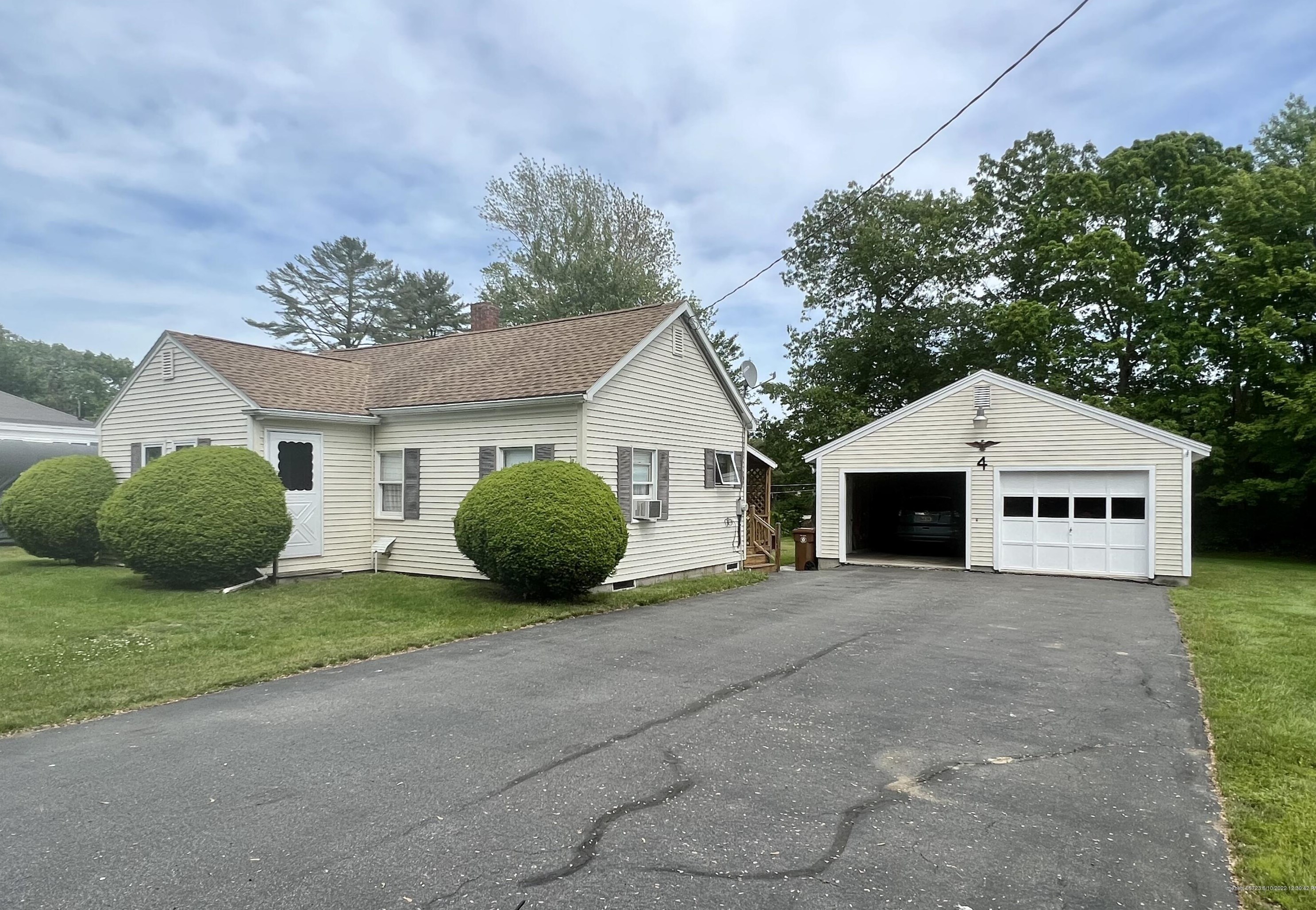 4 Coolidge Ave, Saco, ME 04072-1613