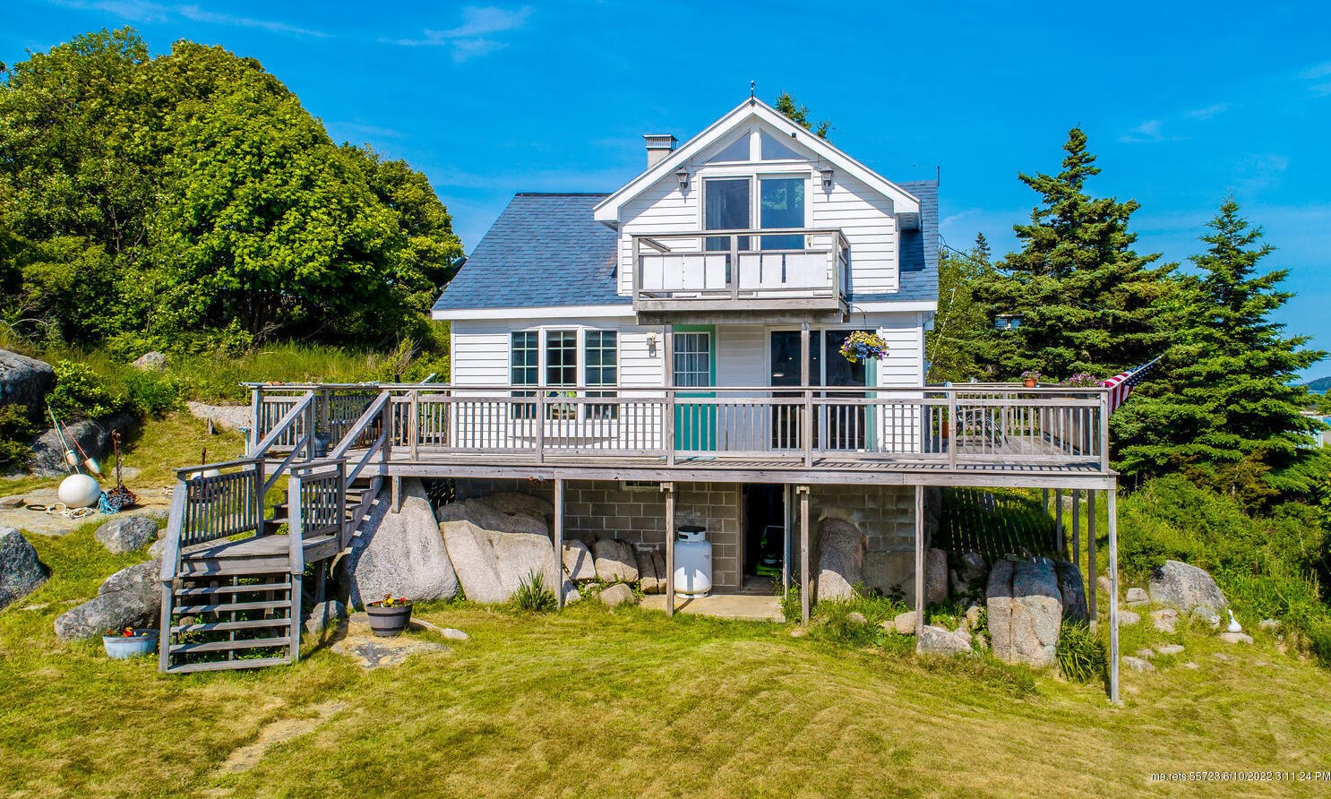 28 Bayview Ave, Stonington, ME 04681-3602
