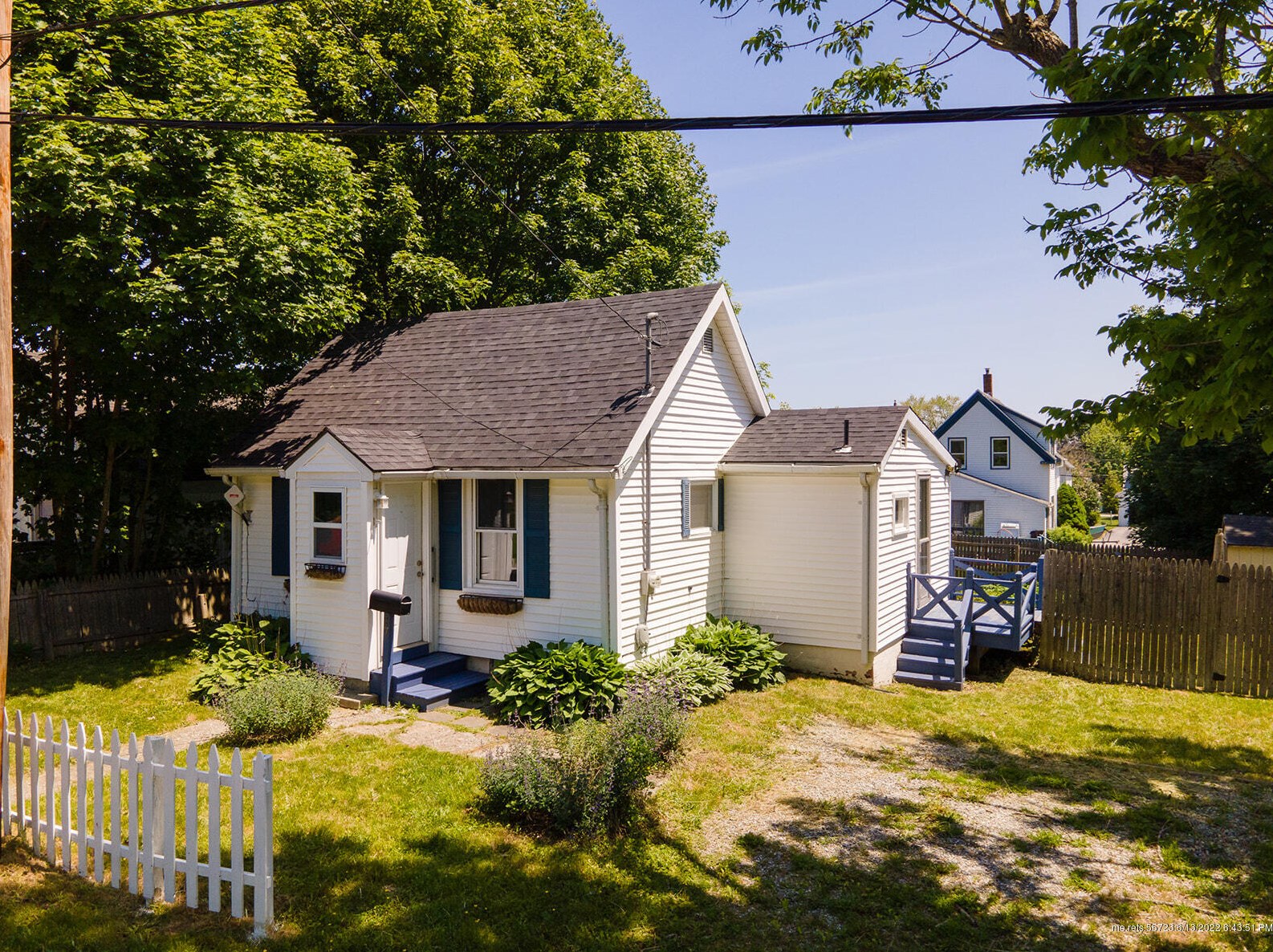 27 Knott St, Rockland, ME 04841
