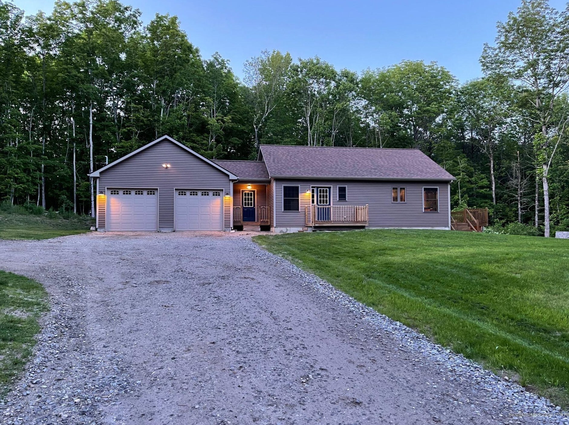698 Middle Rd, Dresden, ME 04342