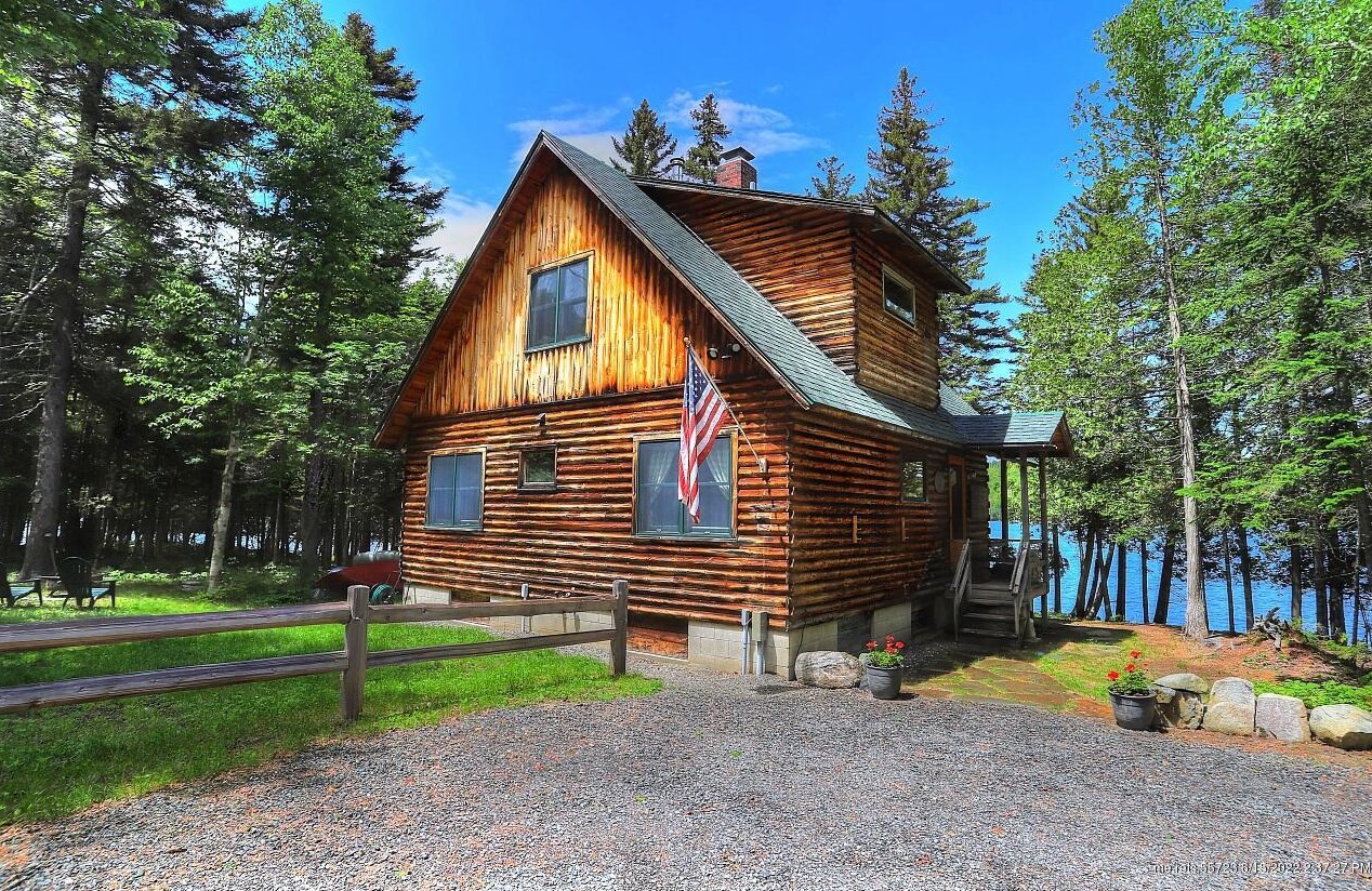 13 Hartland Rd, Dallas Plt, ME 04970