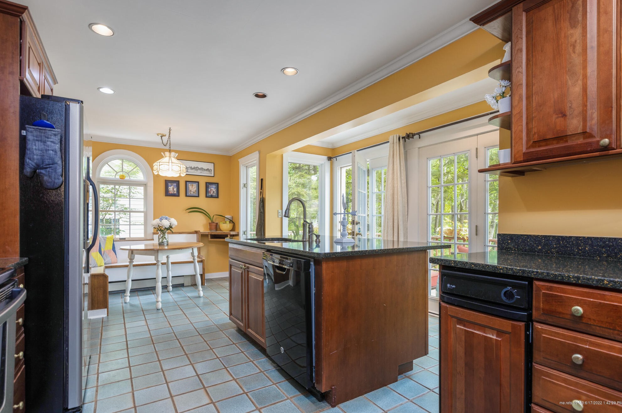 4 Concord Cir, Portland ME 04110-1203 exterior