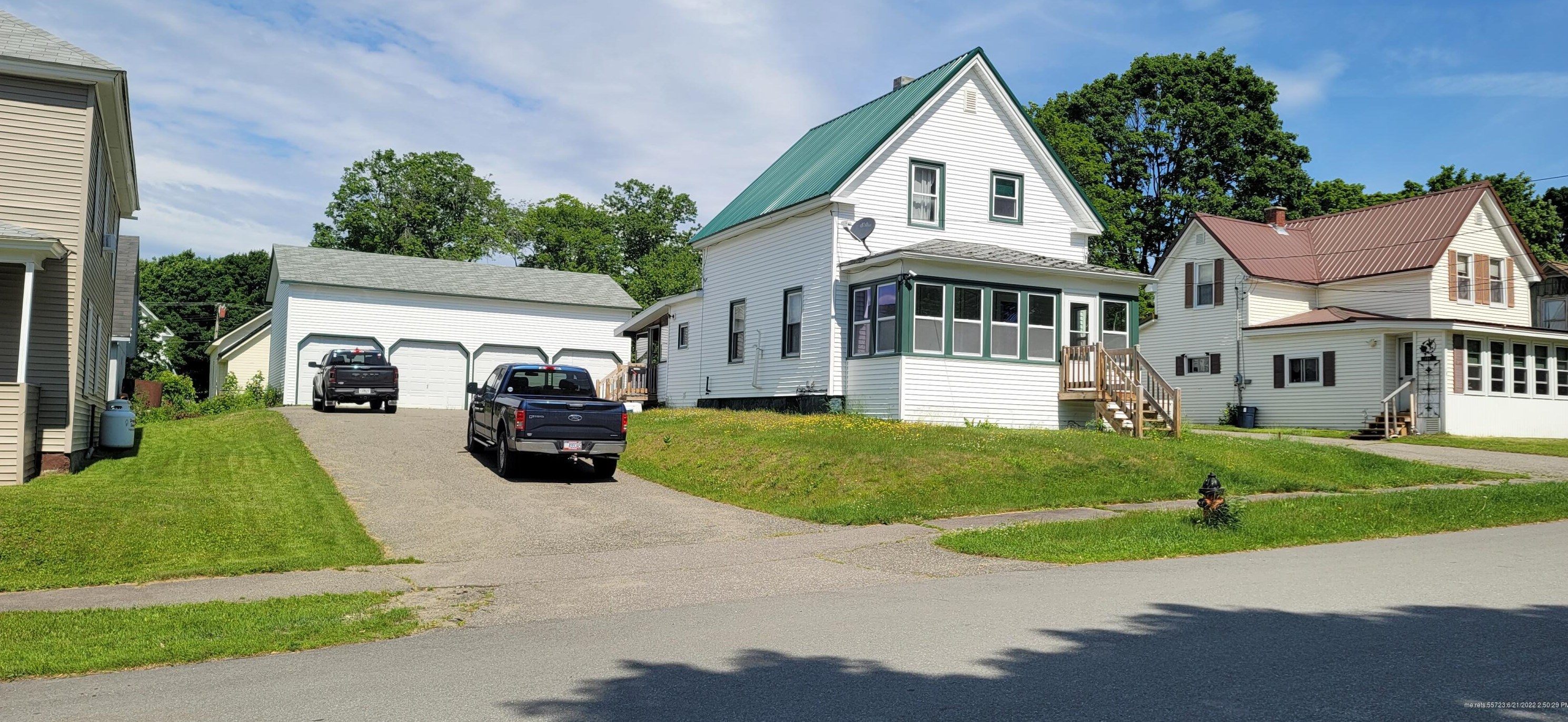 16 Elm St, East Millinocket, ME 04430 exterior