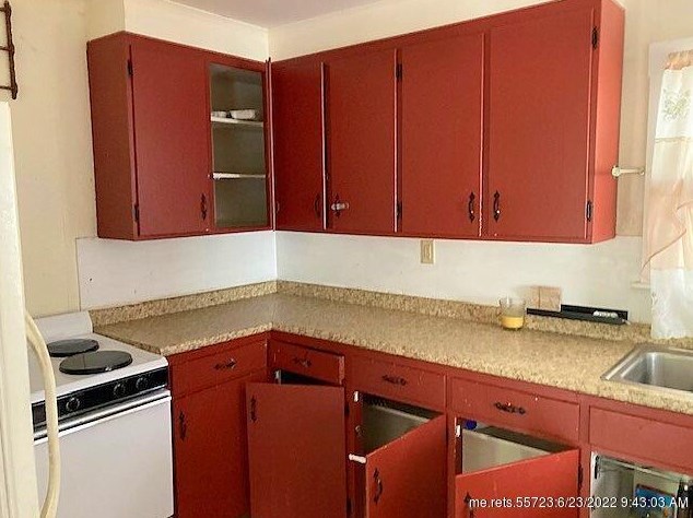 2 Lothrop St, Wilton, ME 04294