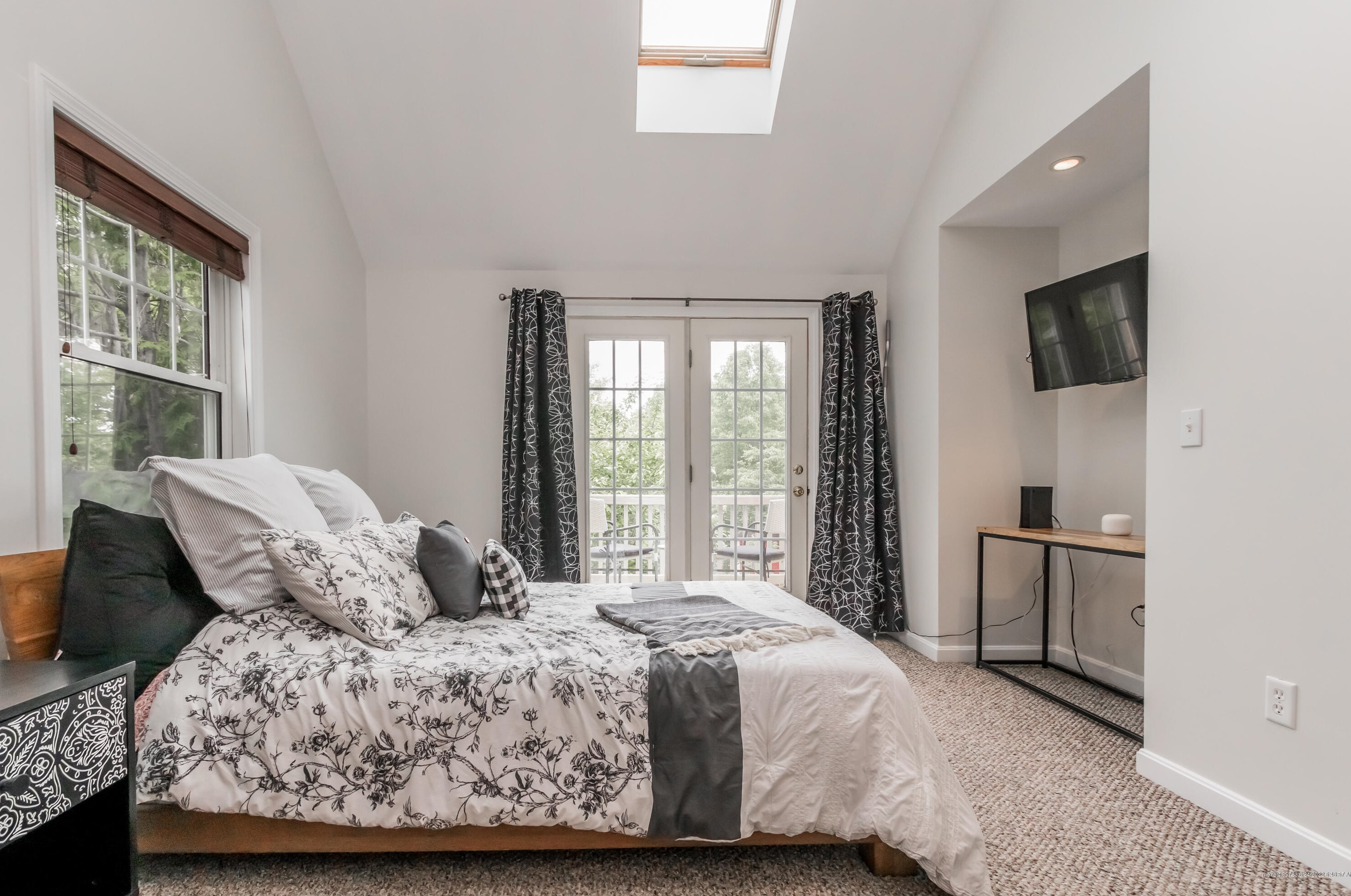 62 Longfellow Dr, Portland ME 04107-2231 exterior