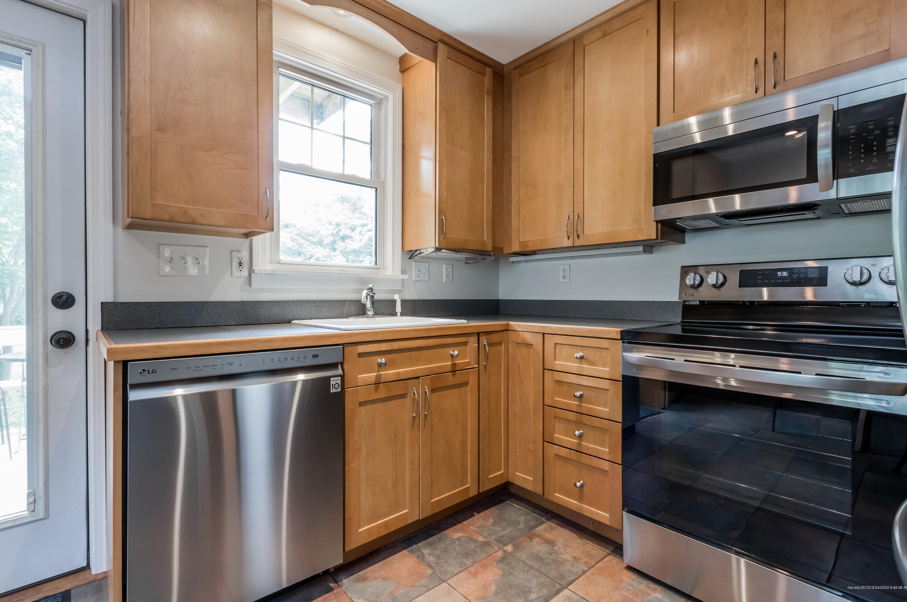 62 Longfellow Dr, Portland ME 04107-2231 exterior