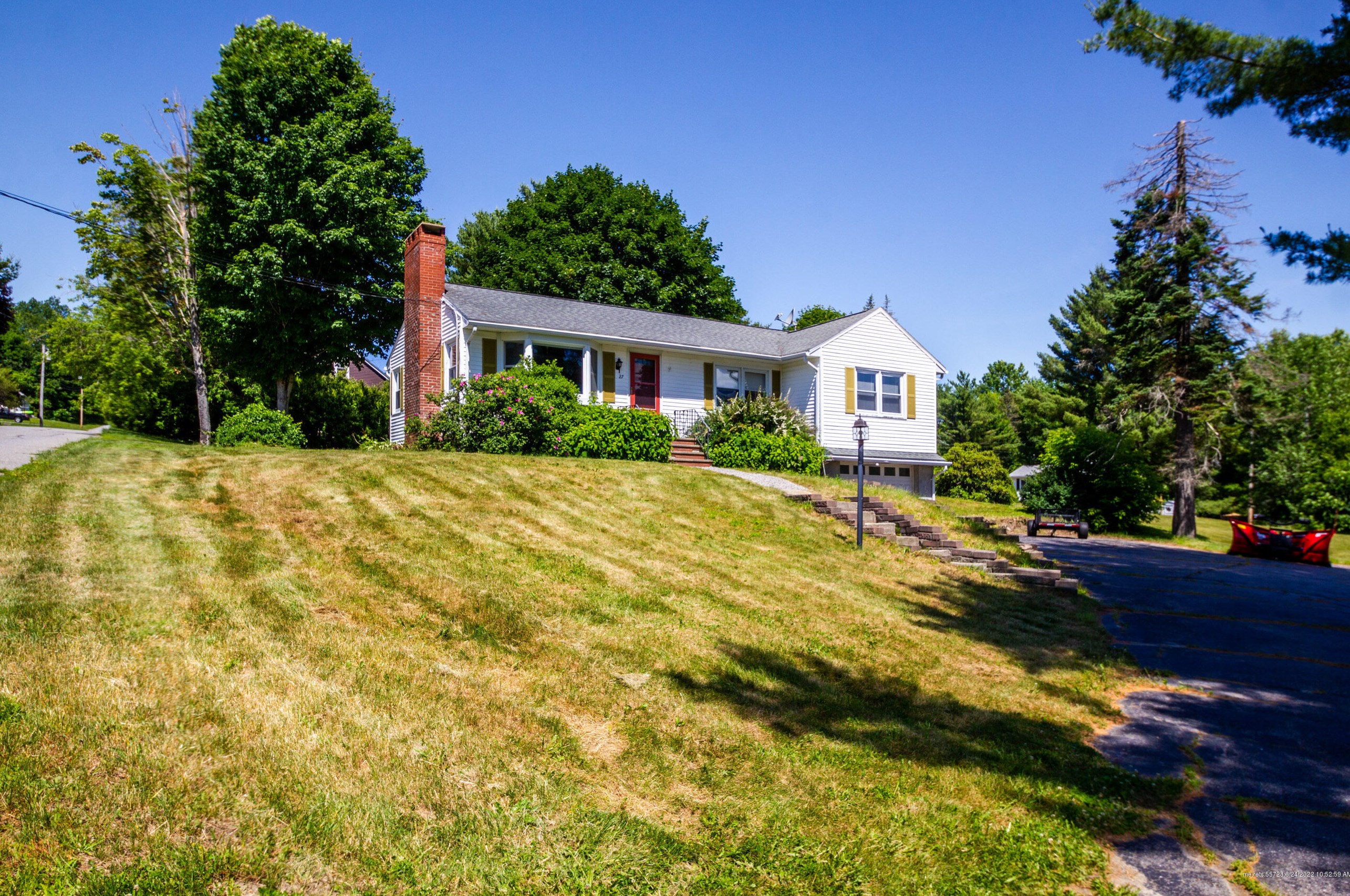 27 Park St, Farmingdale, ME 04344