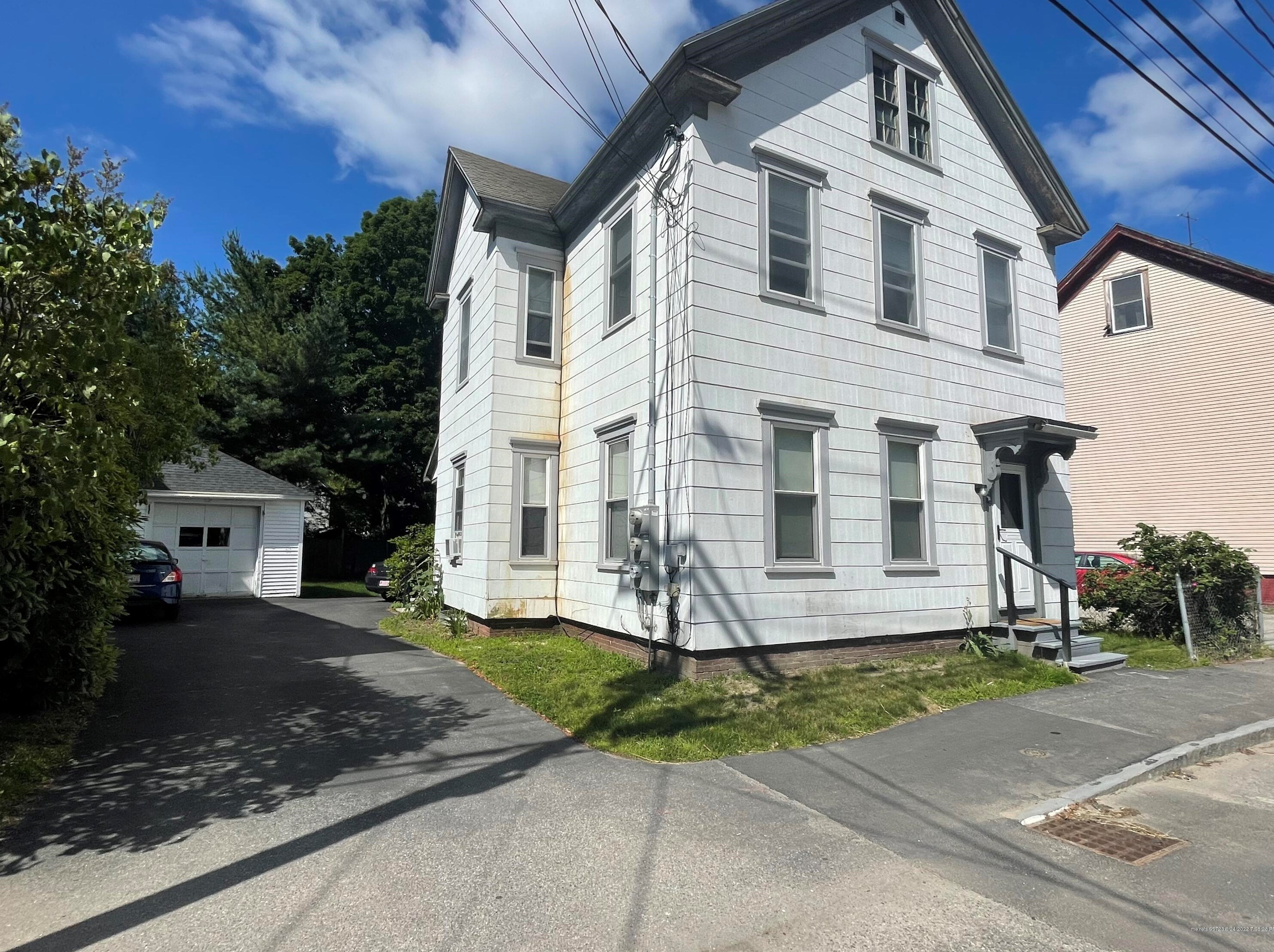 86 Hampshire St, Auburn, ME 04210