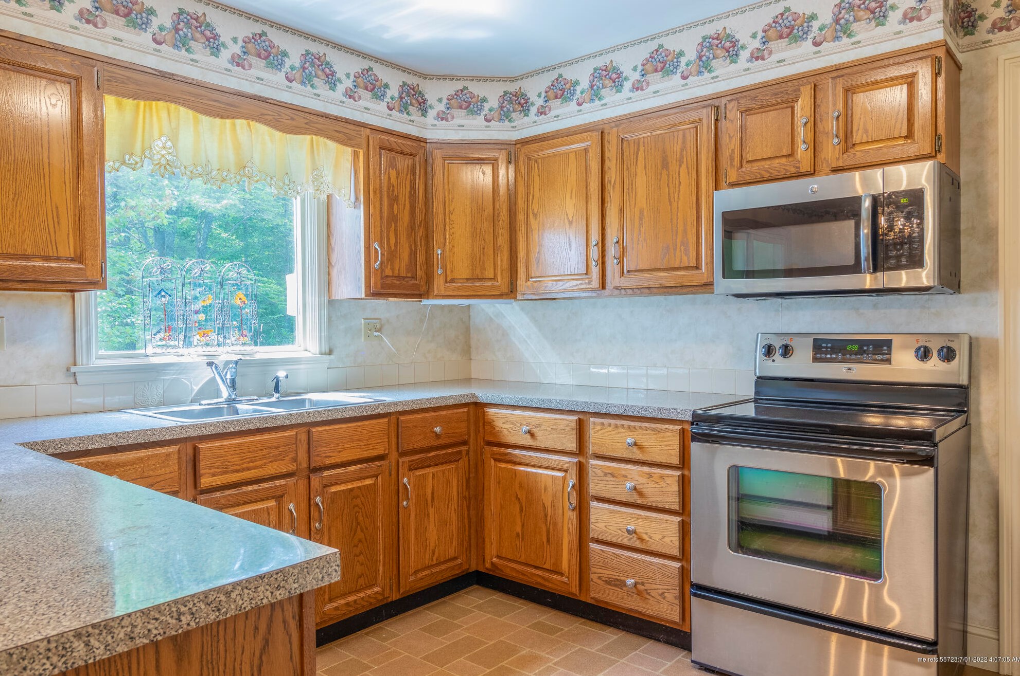 45 Canterbury Rd, Brewer, ME 04412