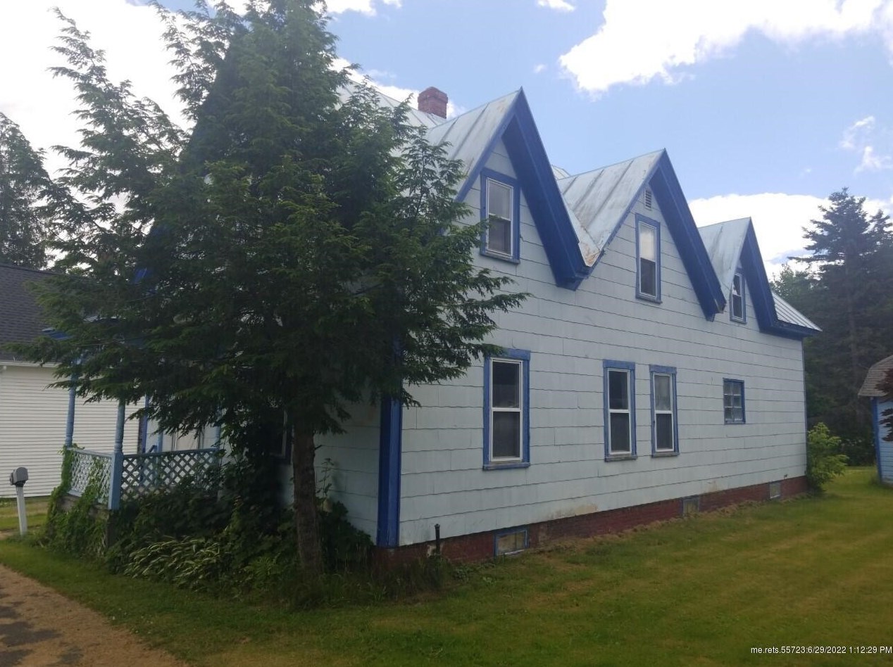 42 Oakland St, Waterville, ME 04901