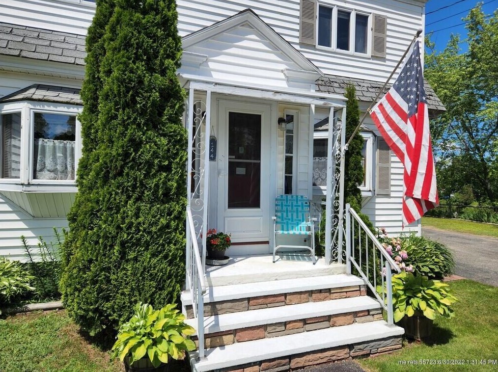 144 State St, Millinocket, ME 04462