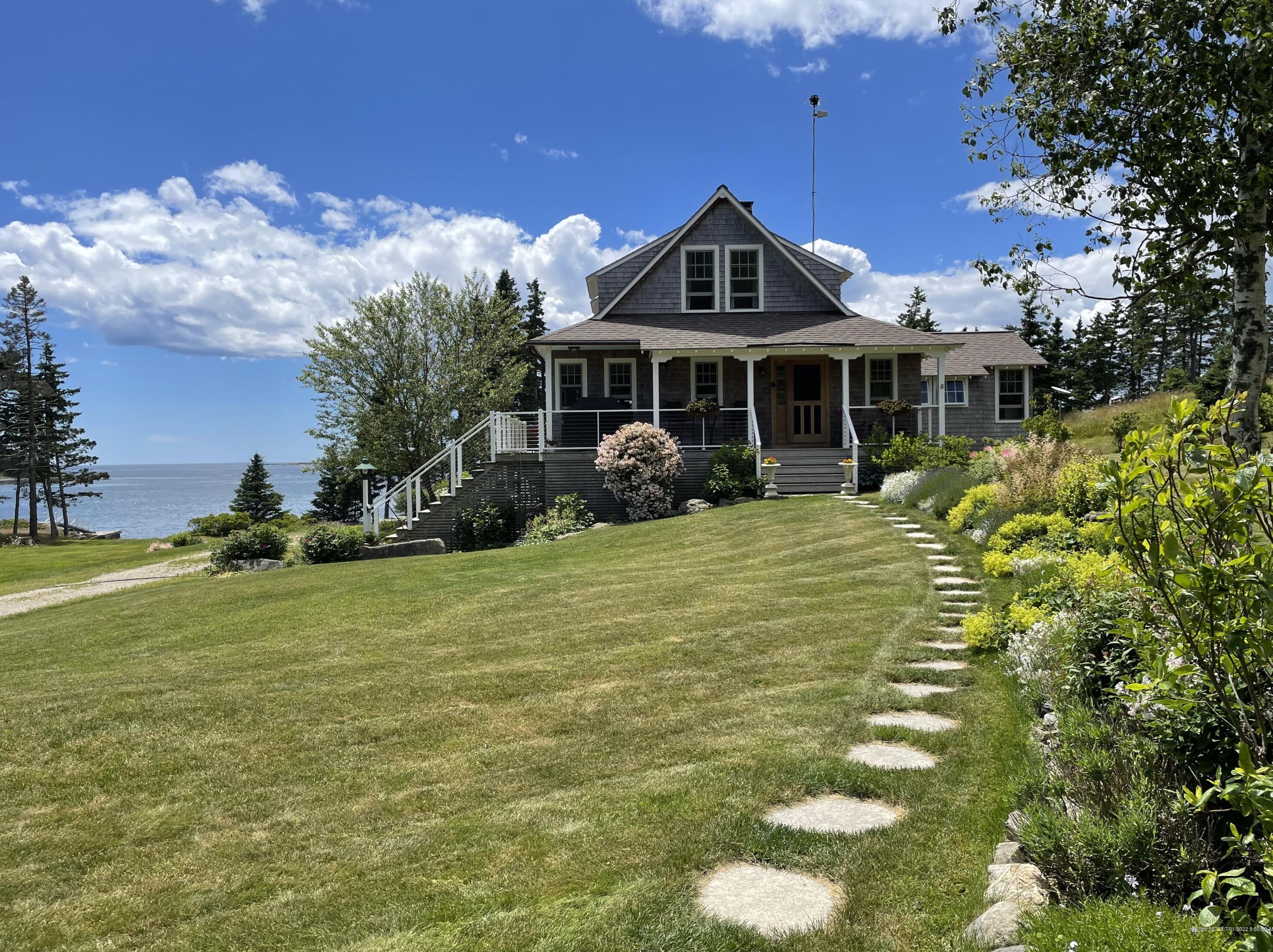 319 Crocketts River Rd, Vinalhaven, ME 04863