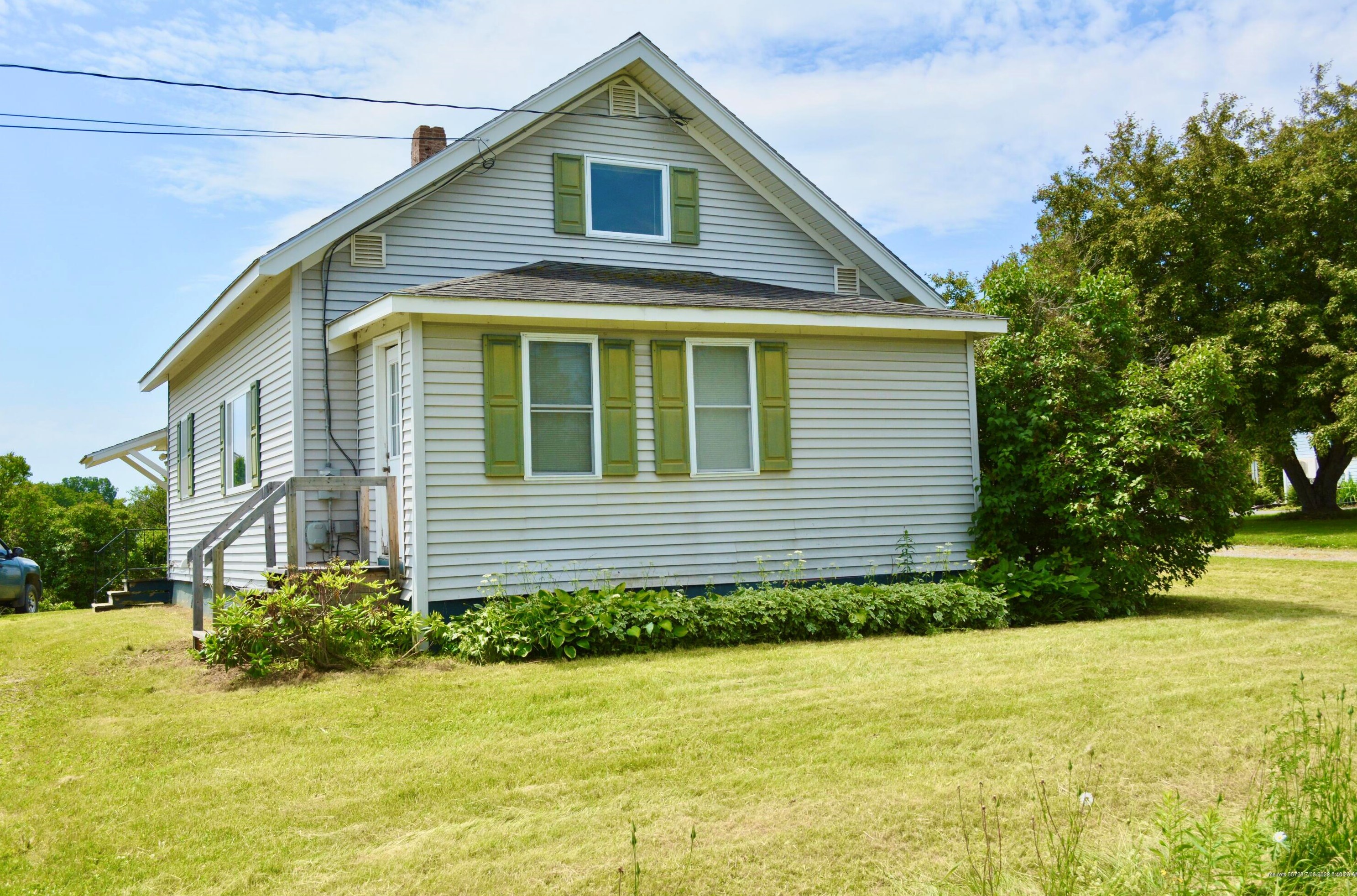 1786 Main St, Mapleton, ME 04757