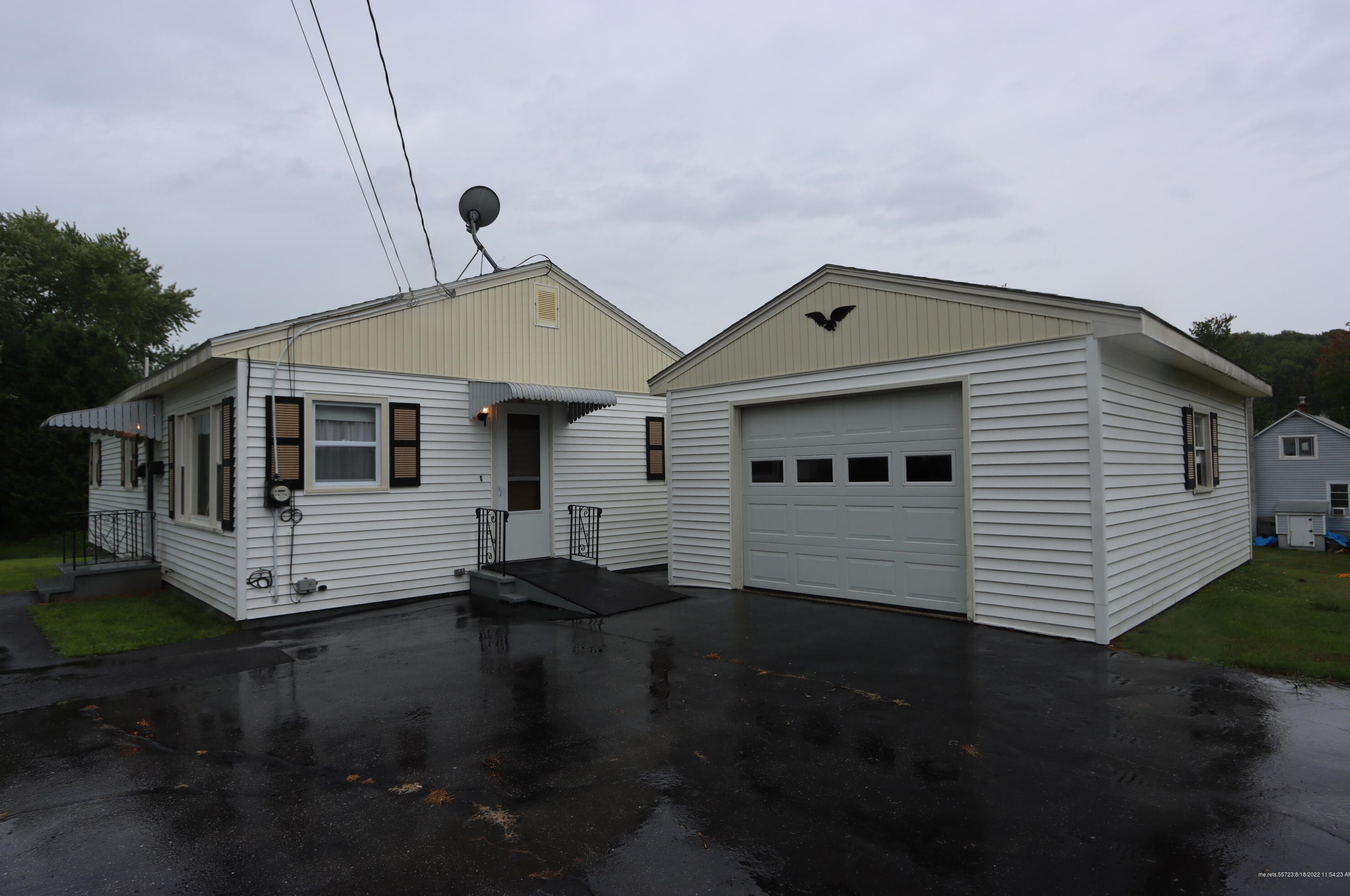 121 Dow Ave, Lewiston, ME 04240