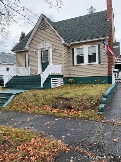 29 Somerset St, Millinocket, ME 04462