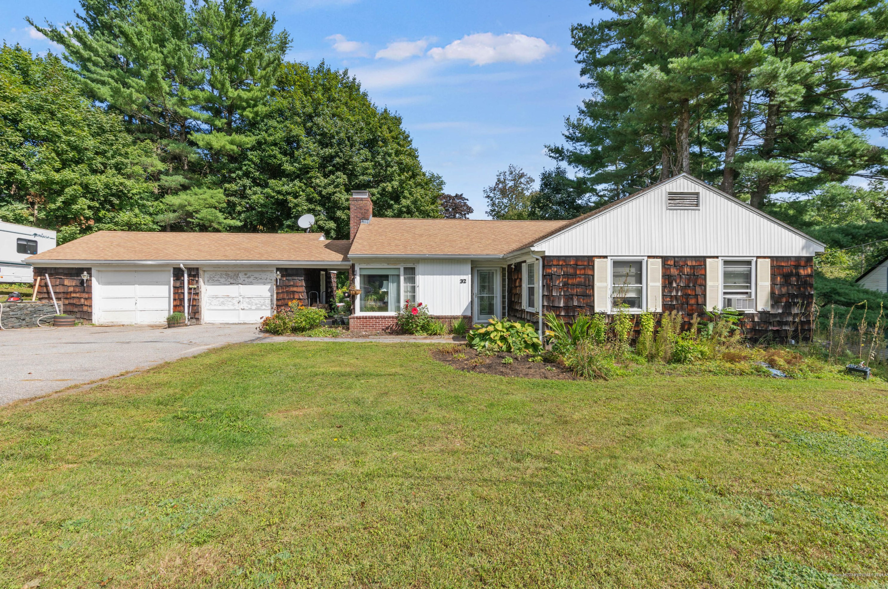 32 Delcliffe Ln, Lewiston, ME 04240