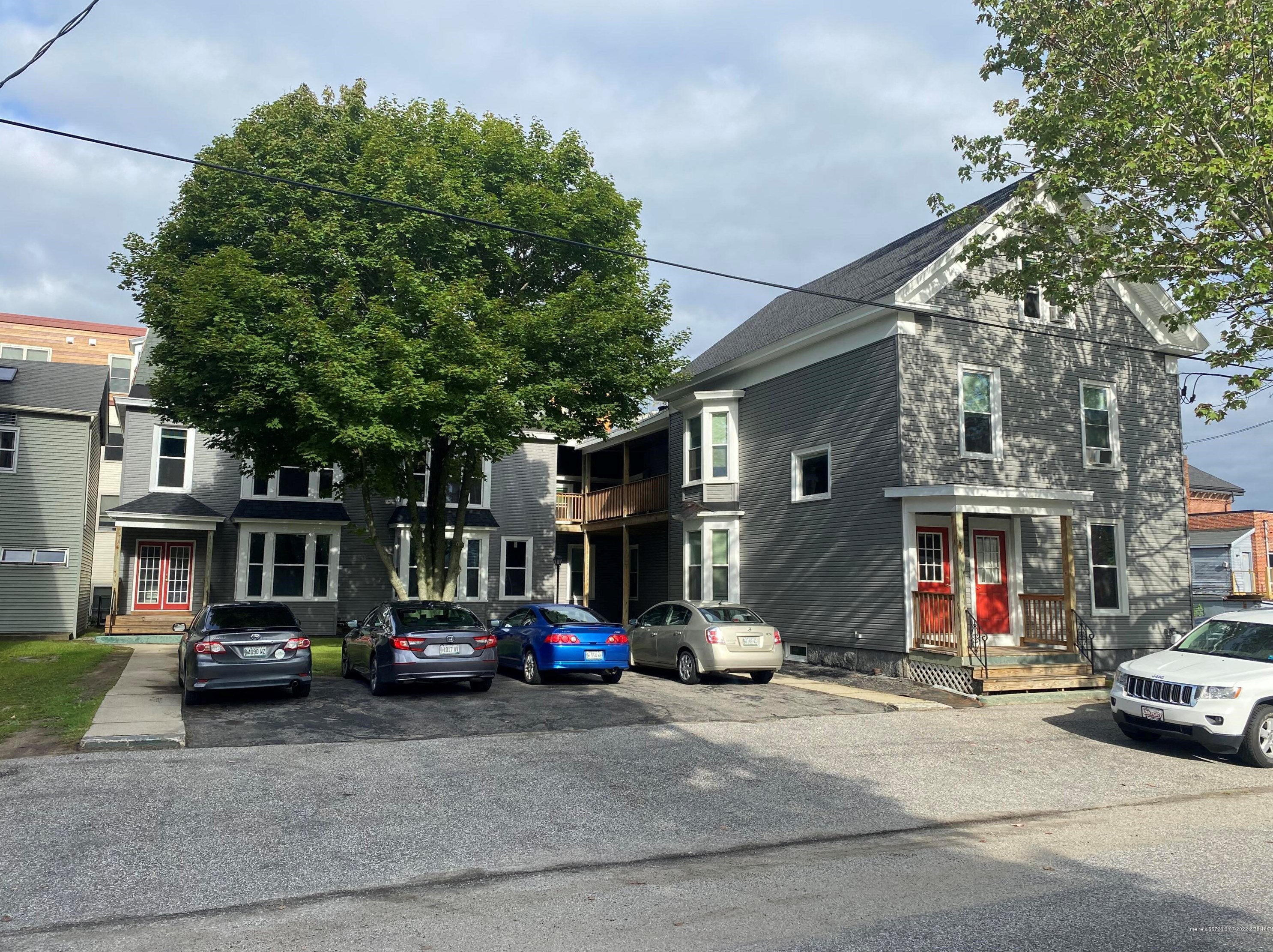 75 Pleasant St, Auburn, ME 04210-5937