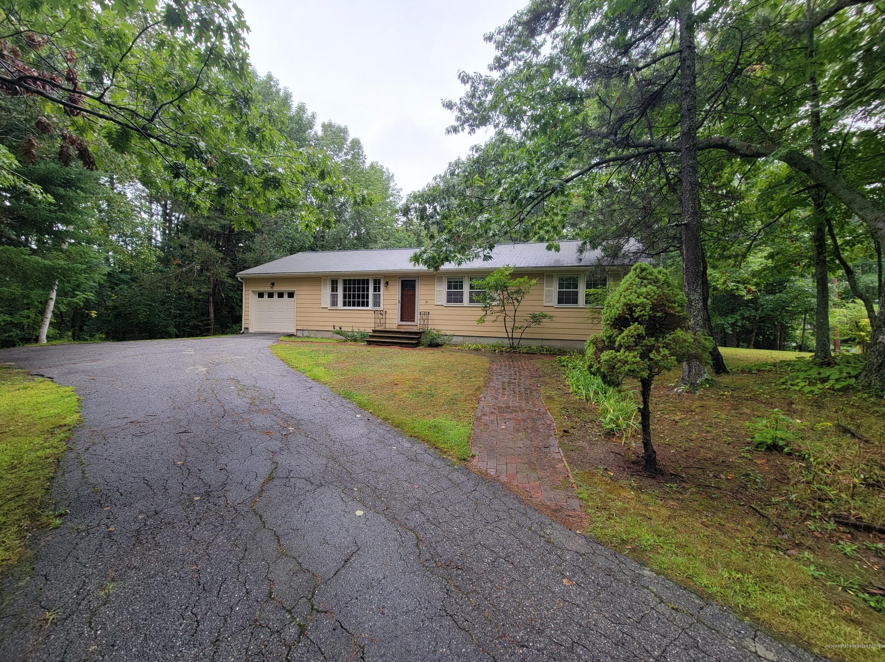 18 Sequoia Dr, Freeport, ME 04032