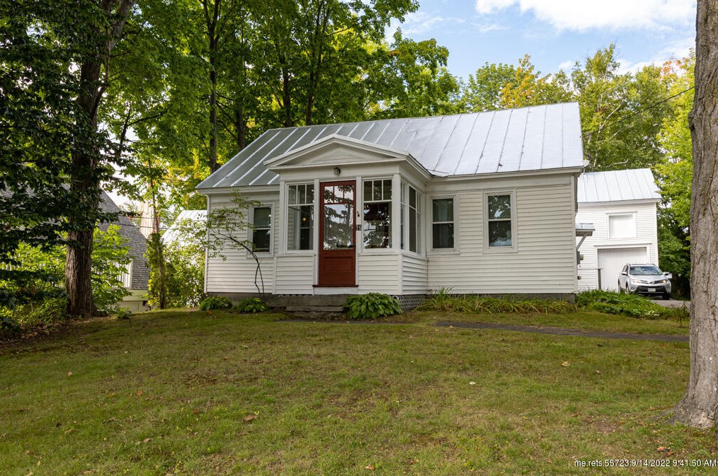 16 High St, Skowhegan, ME 04976-1855