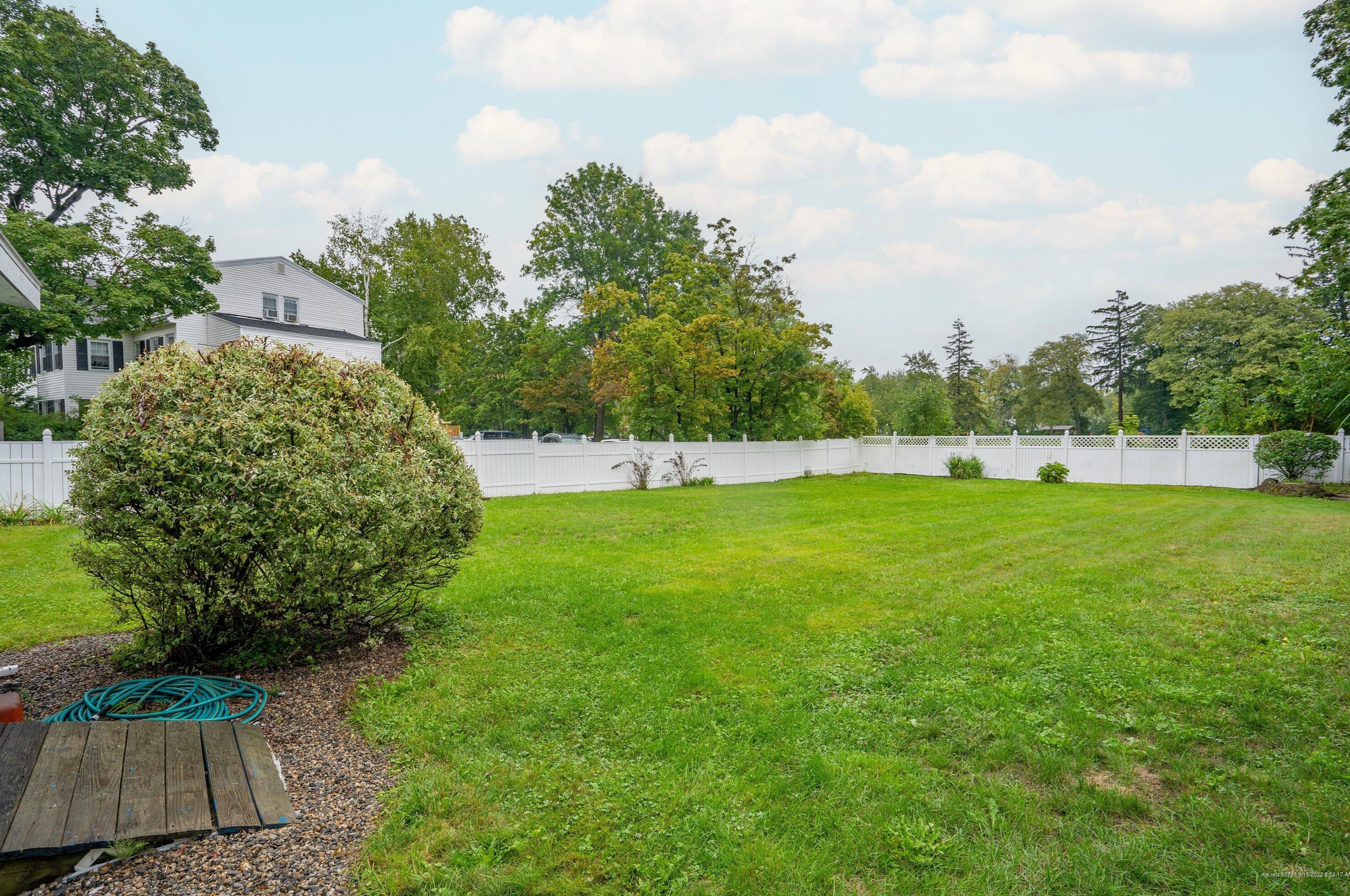 93 High St, Saco, ME 04072-3331