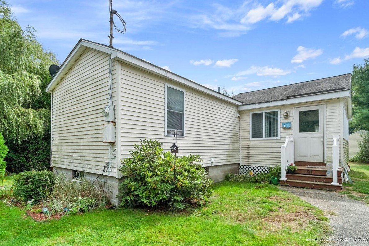 93 Sassafras St, Wells, ME 04090