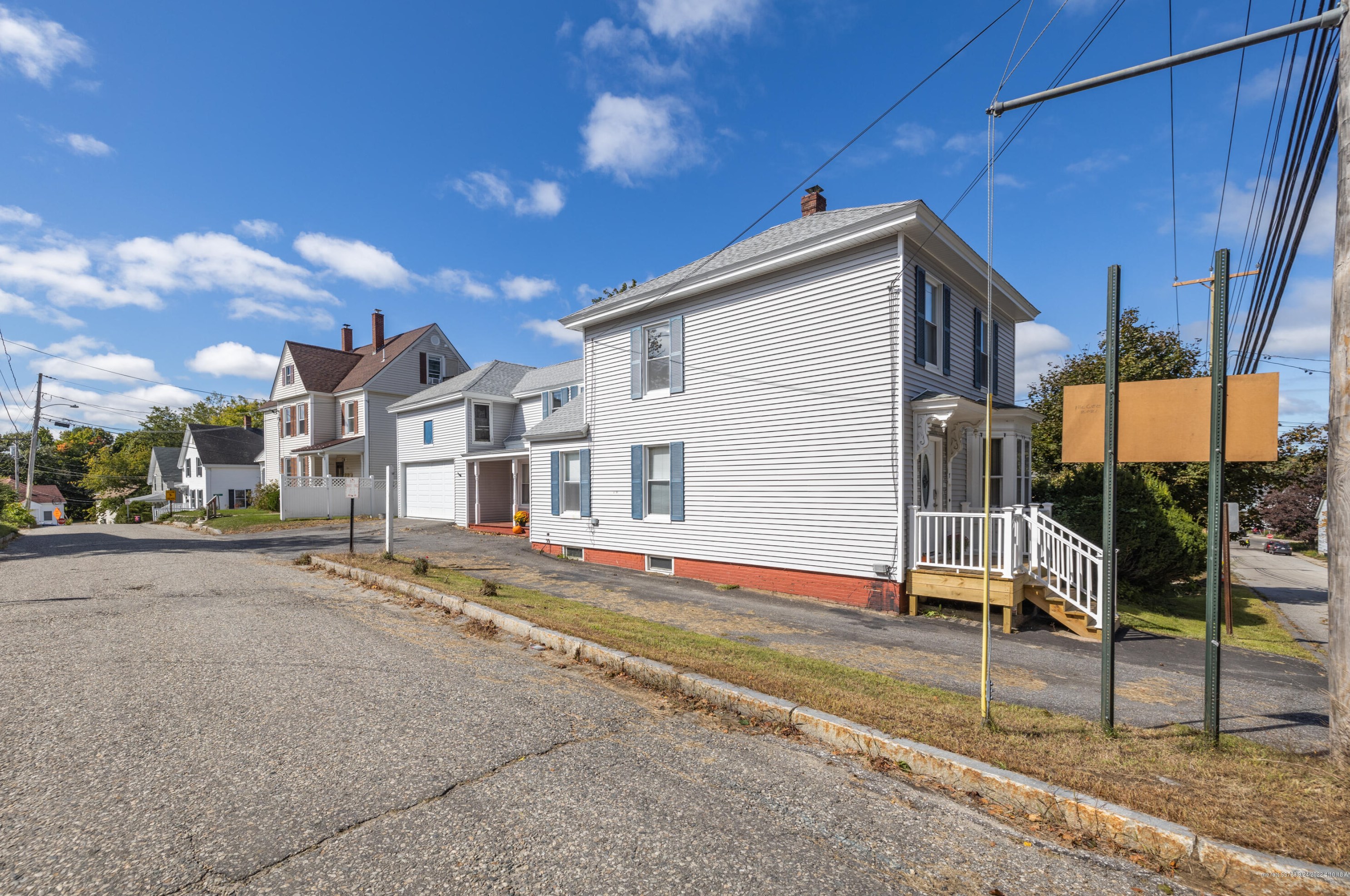 7 High St, Lisbon, ME 04252