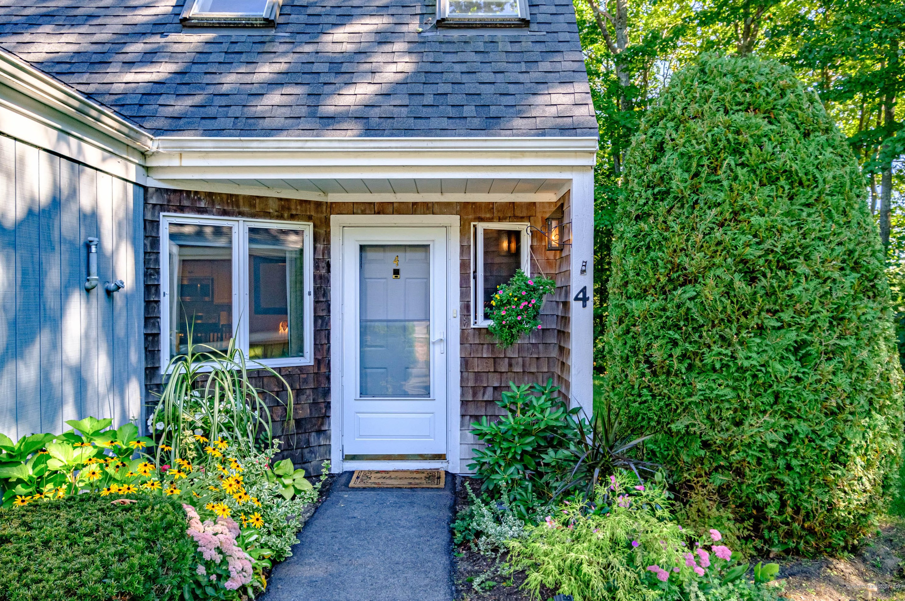 4 Stratton Rd, Scarborough, ME 04074-9045
