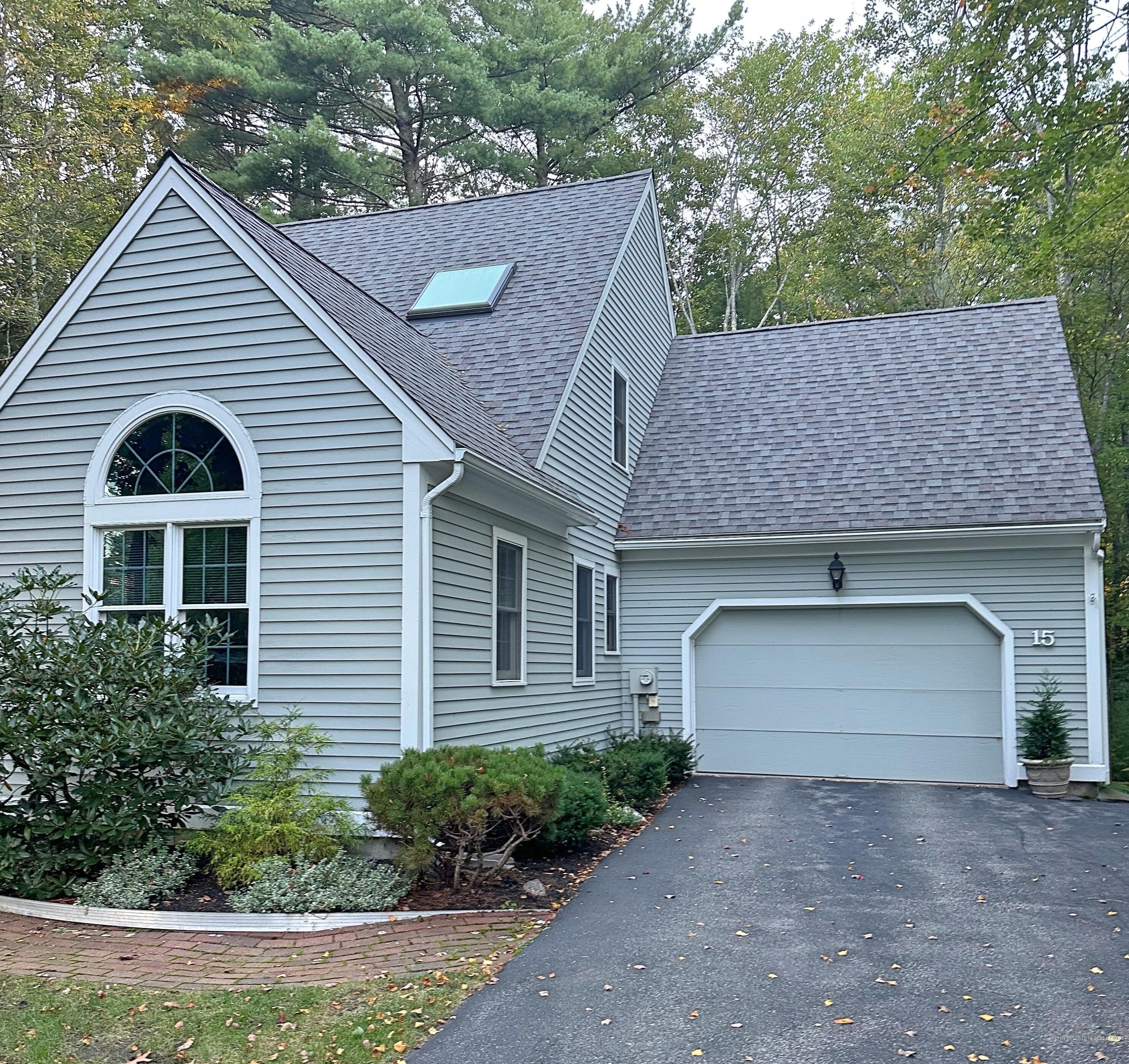 15 Linden Ln, York, ME 03909