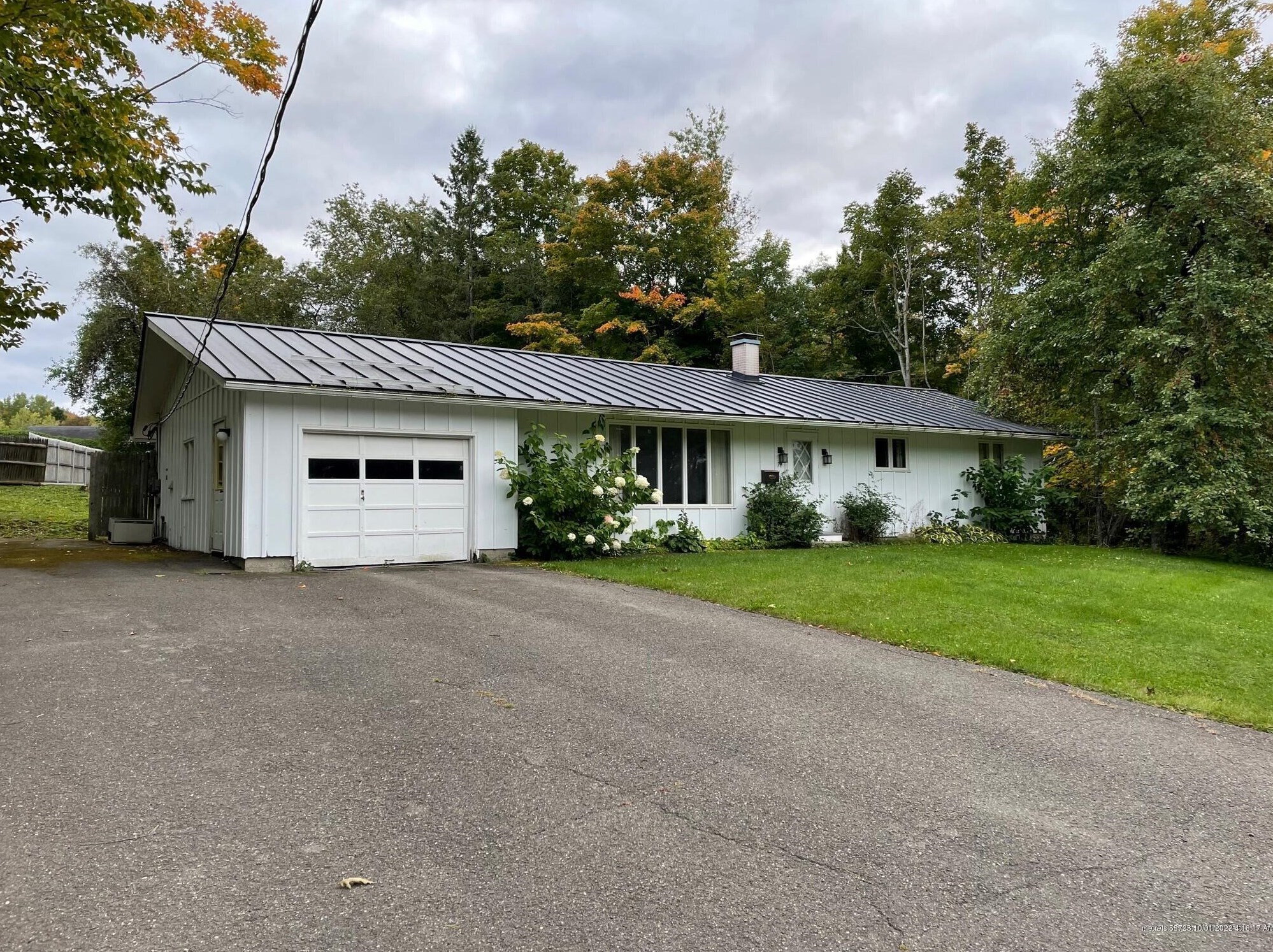 79 Park St, Houlton, ME 04730-2422