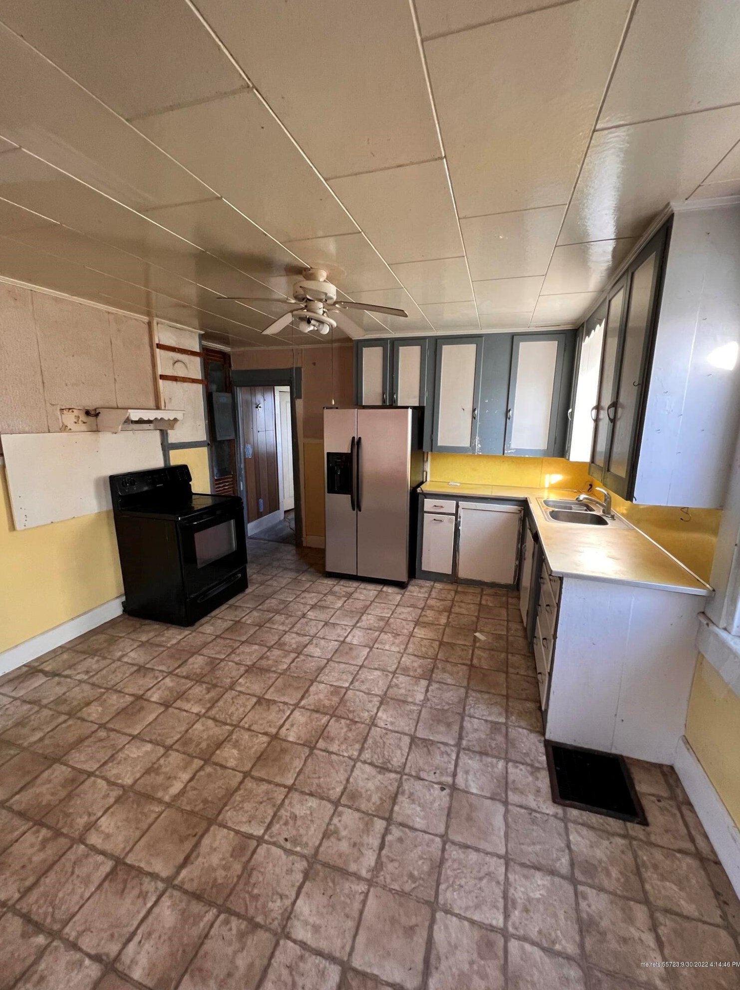 156 Beechwood St, Thomaston, ME 04861