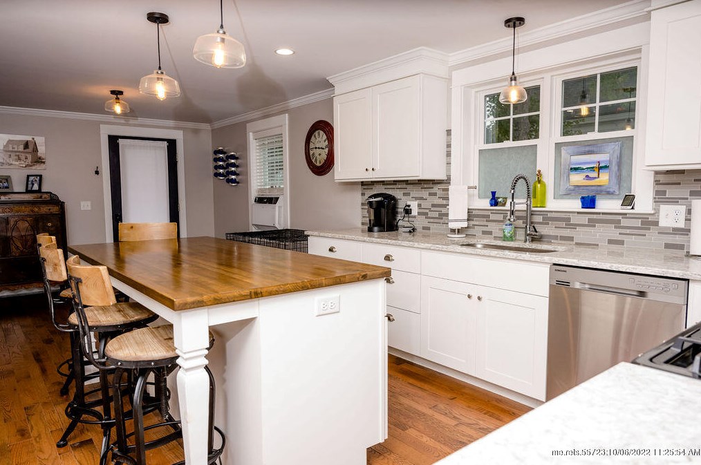 1 Ura St, Saco ME  04072-2500 exterior