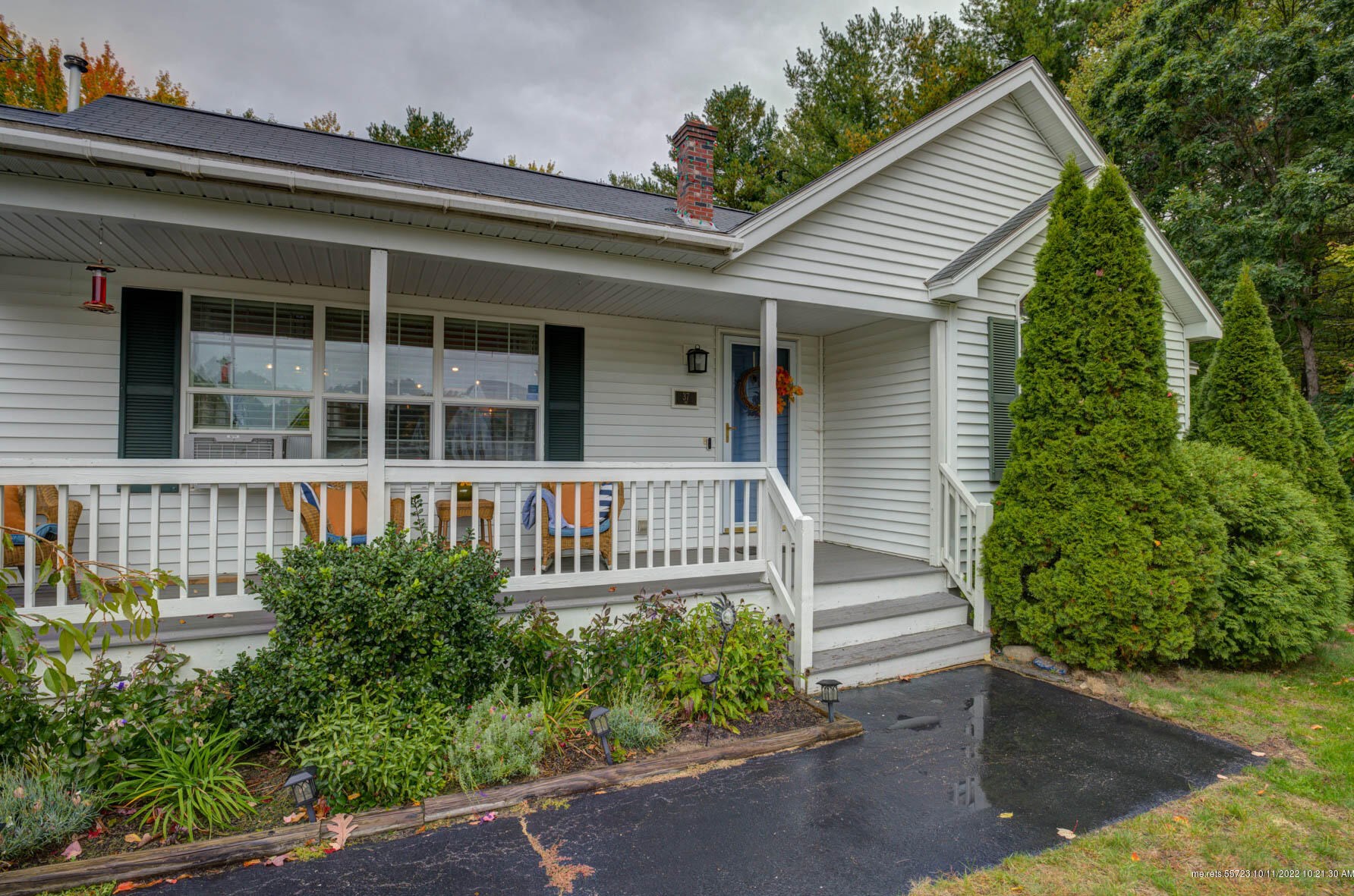 37 Westview Dr, Sanford, ME 04073-4224