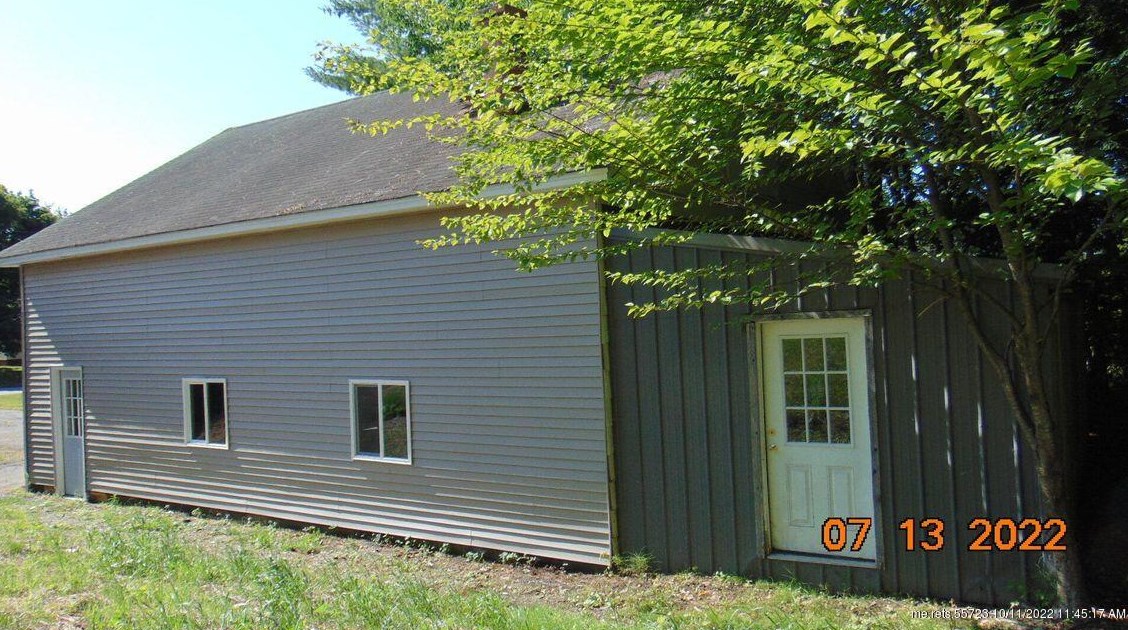 32 Western Ave, East Millinocket ME  04430-1040 exterior
