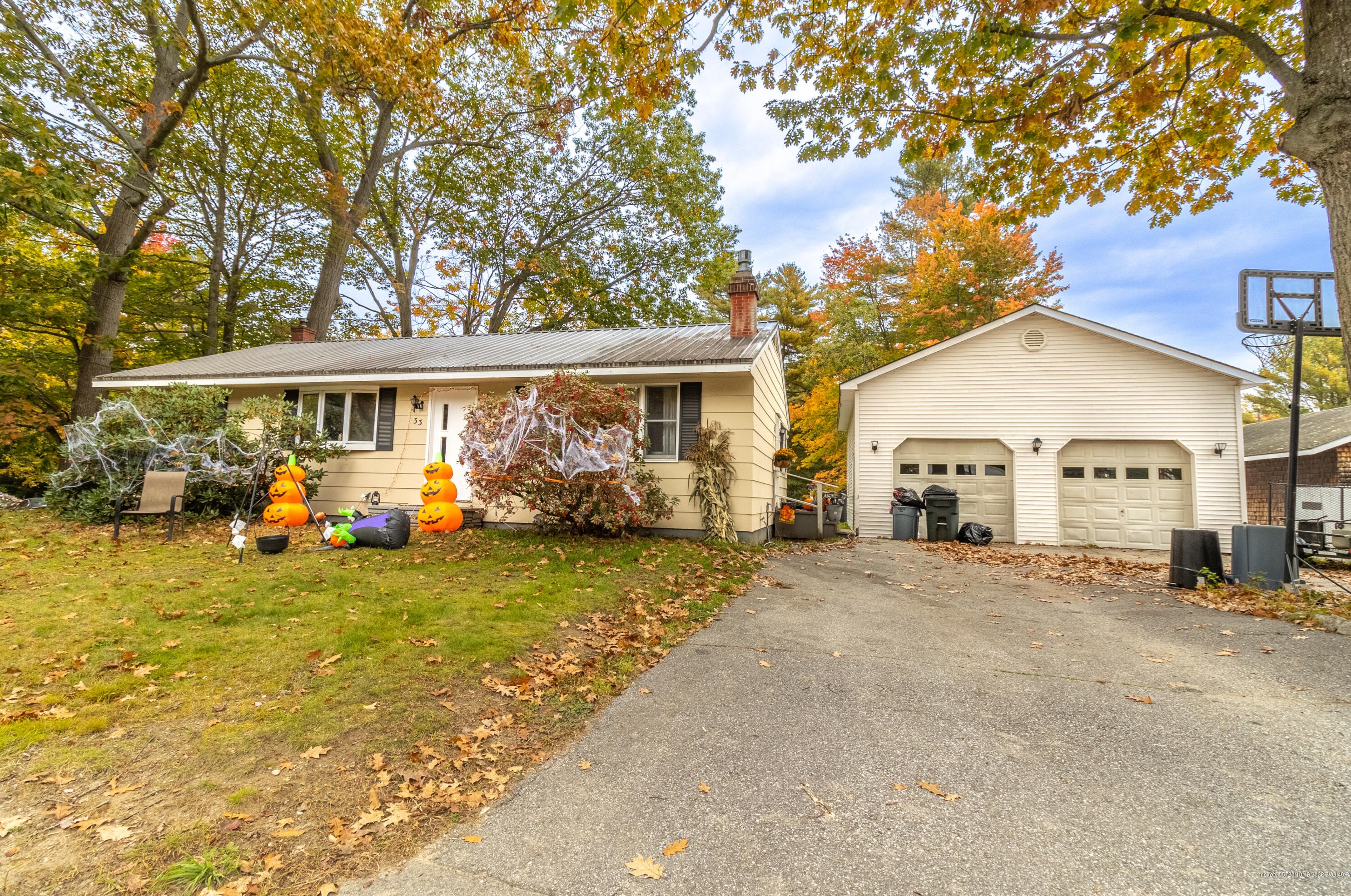 33 Maple Pt, Auburn, ME 04210 exterior