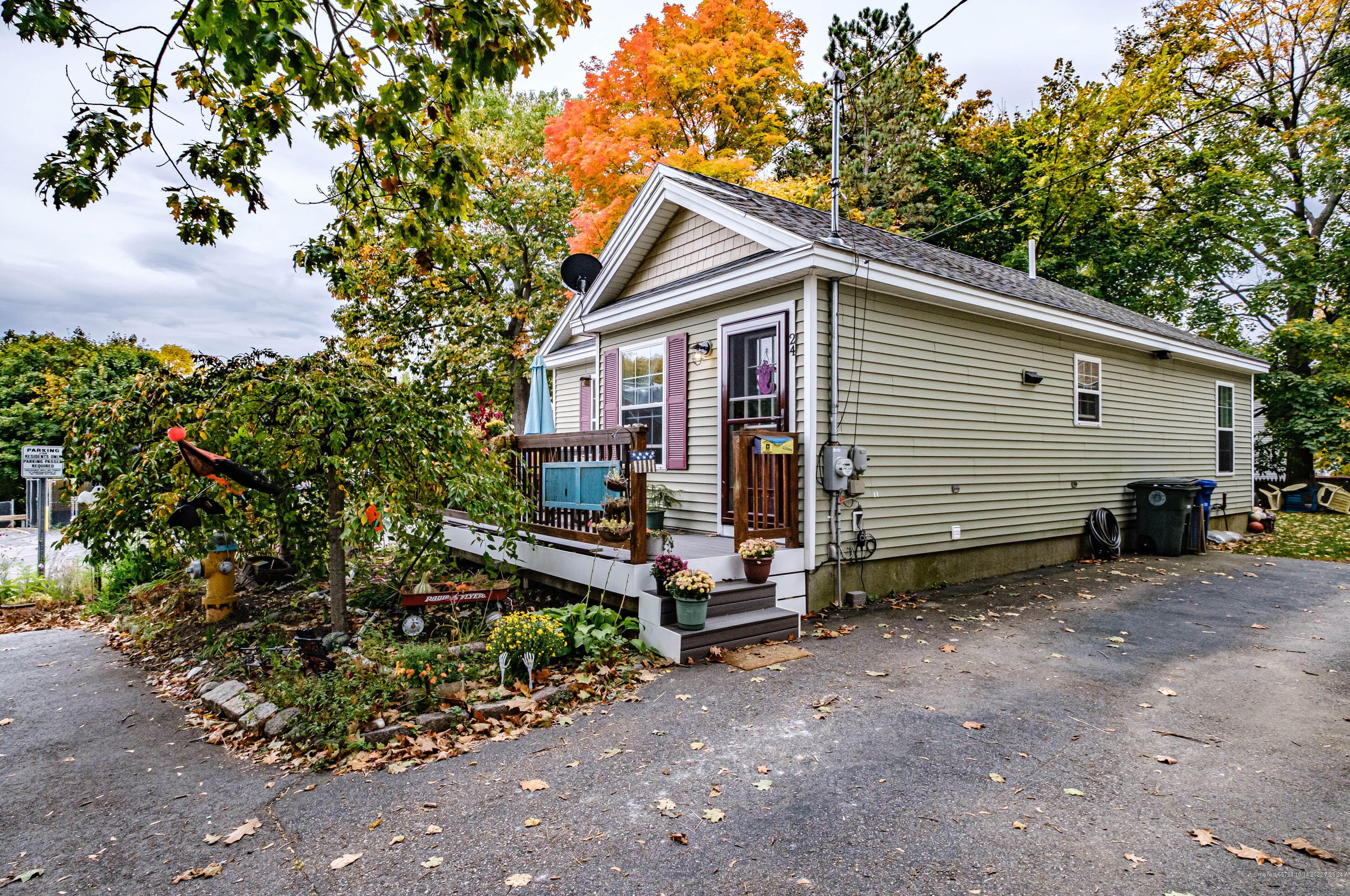 24 Knight St, Westbrook, ME 04092-3536