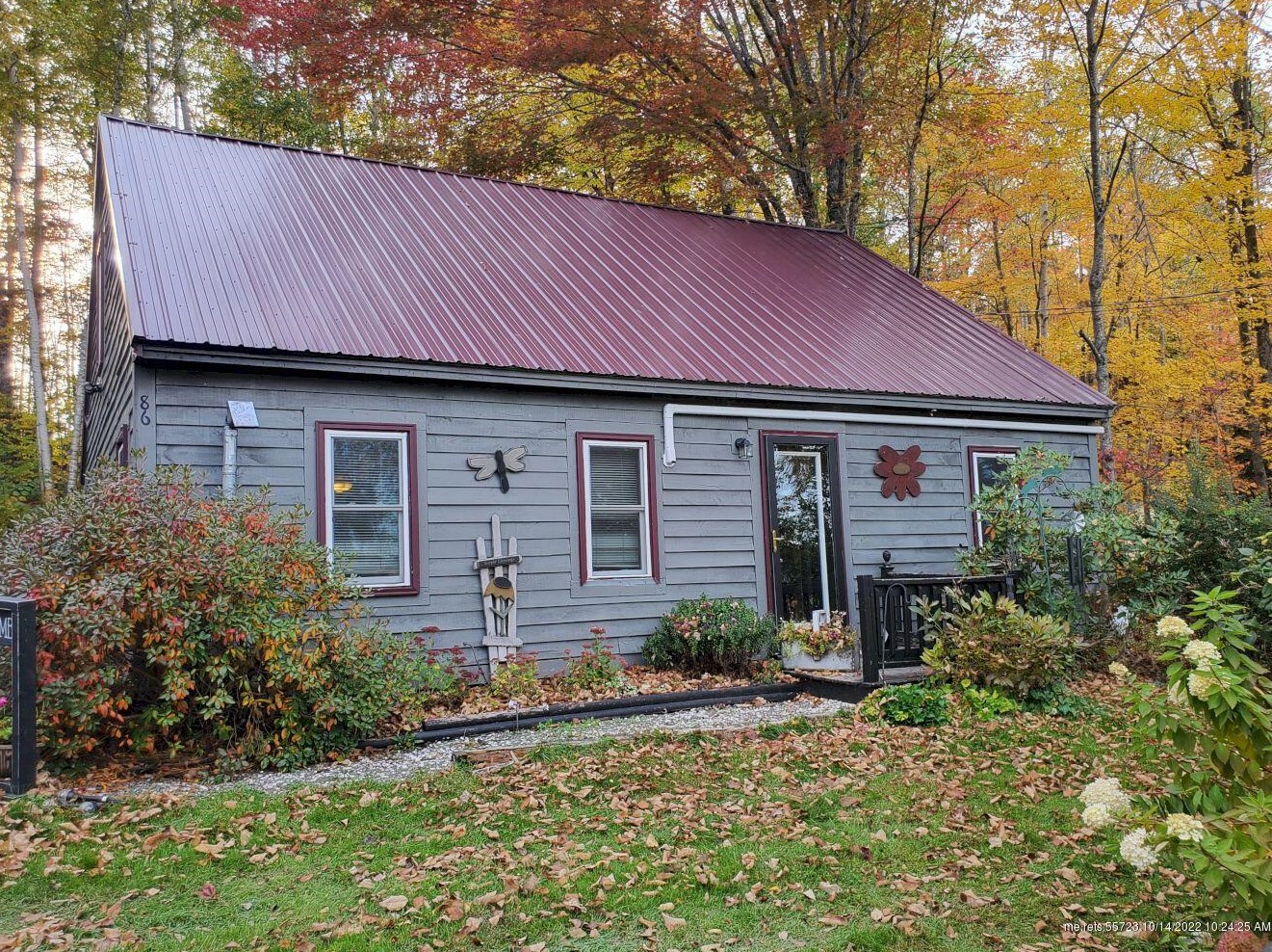 86 Riverside Dr, Hartland, ME 04943