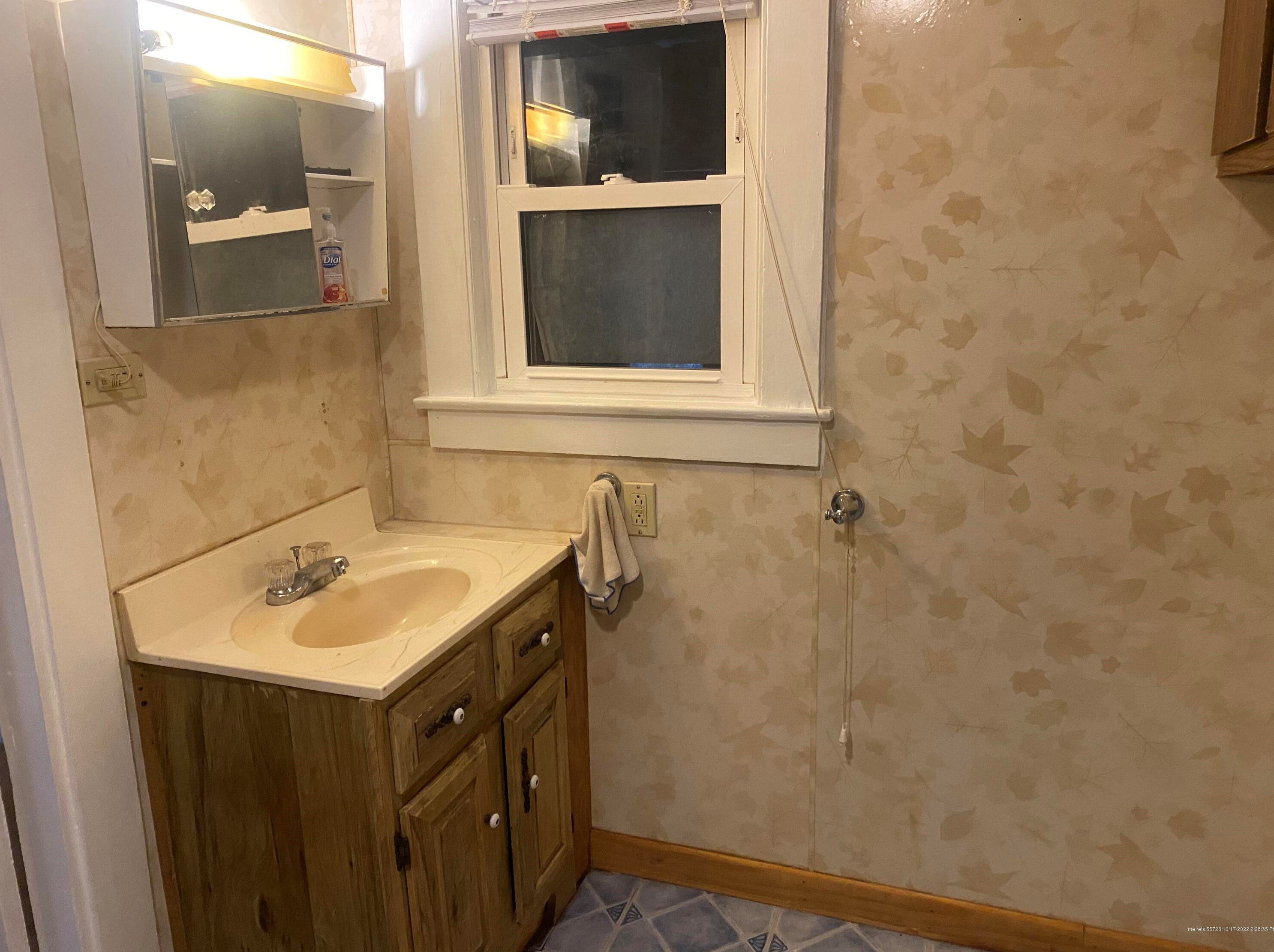 1 King Ct, Waterville ME  04901-6398 exterior