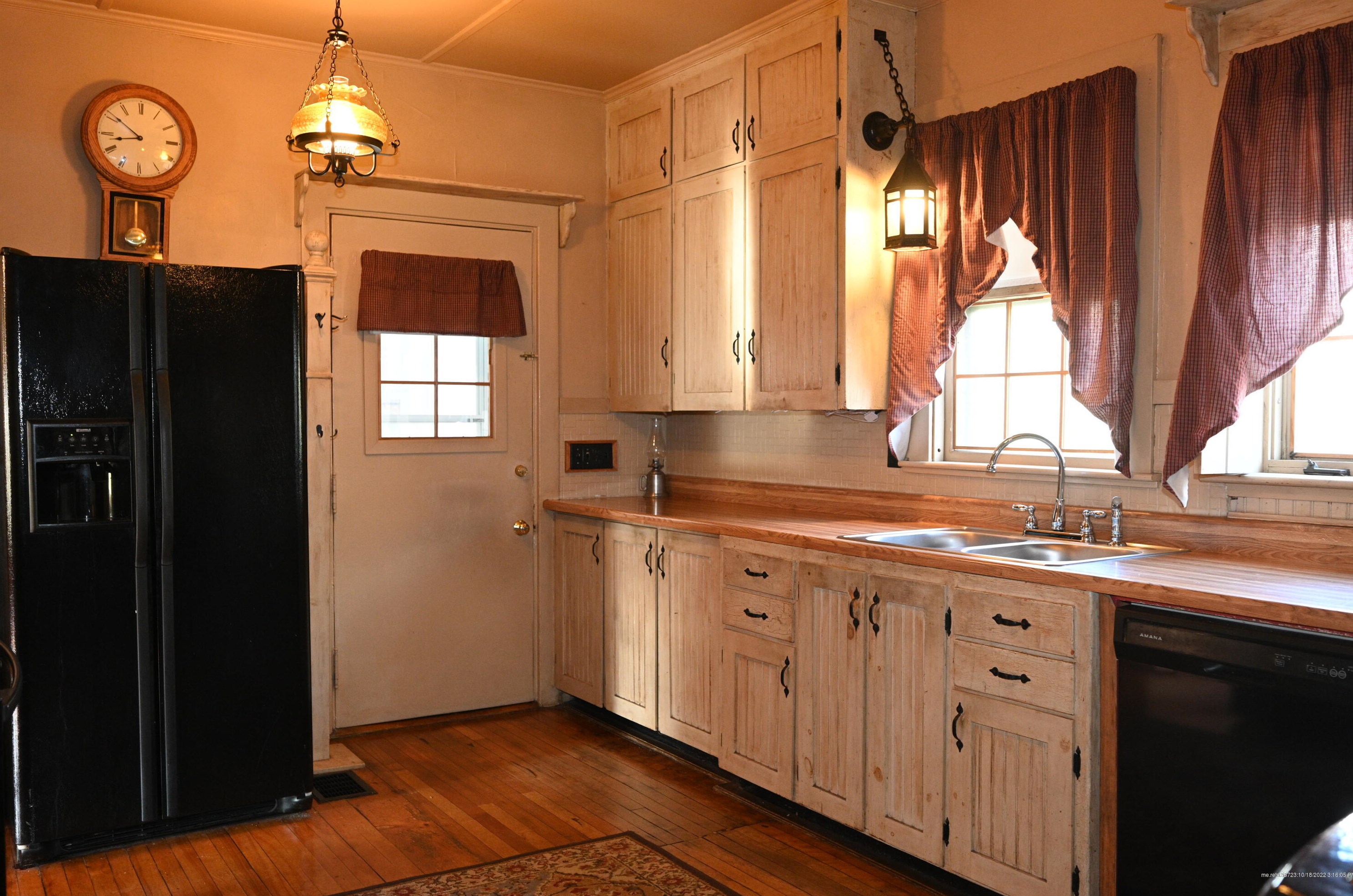 389 Lincoln St, Portland ME 04106-3527 exterior