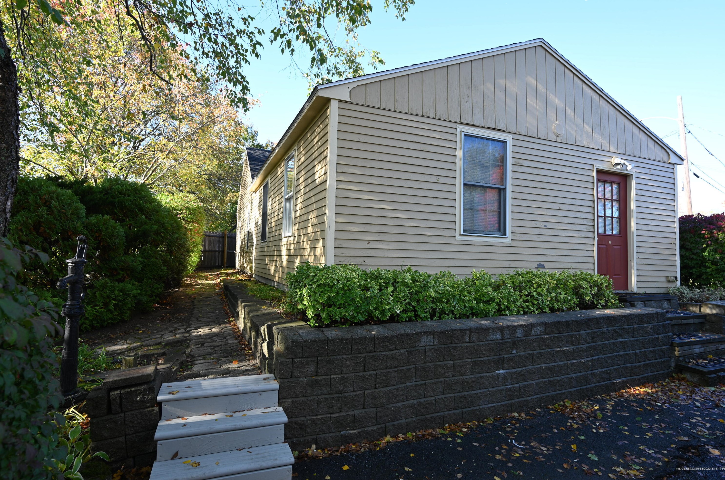 389 Lincoln St, Portland ME 04106-3527 exterior