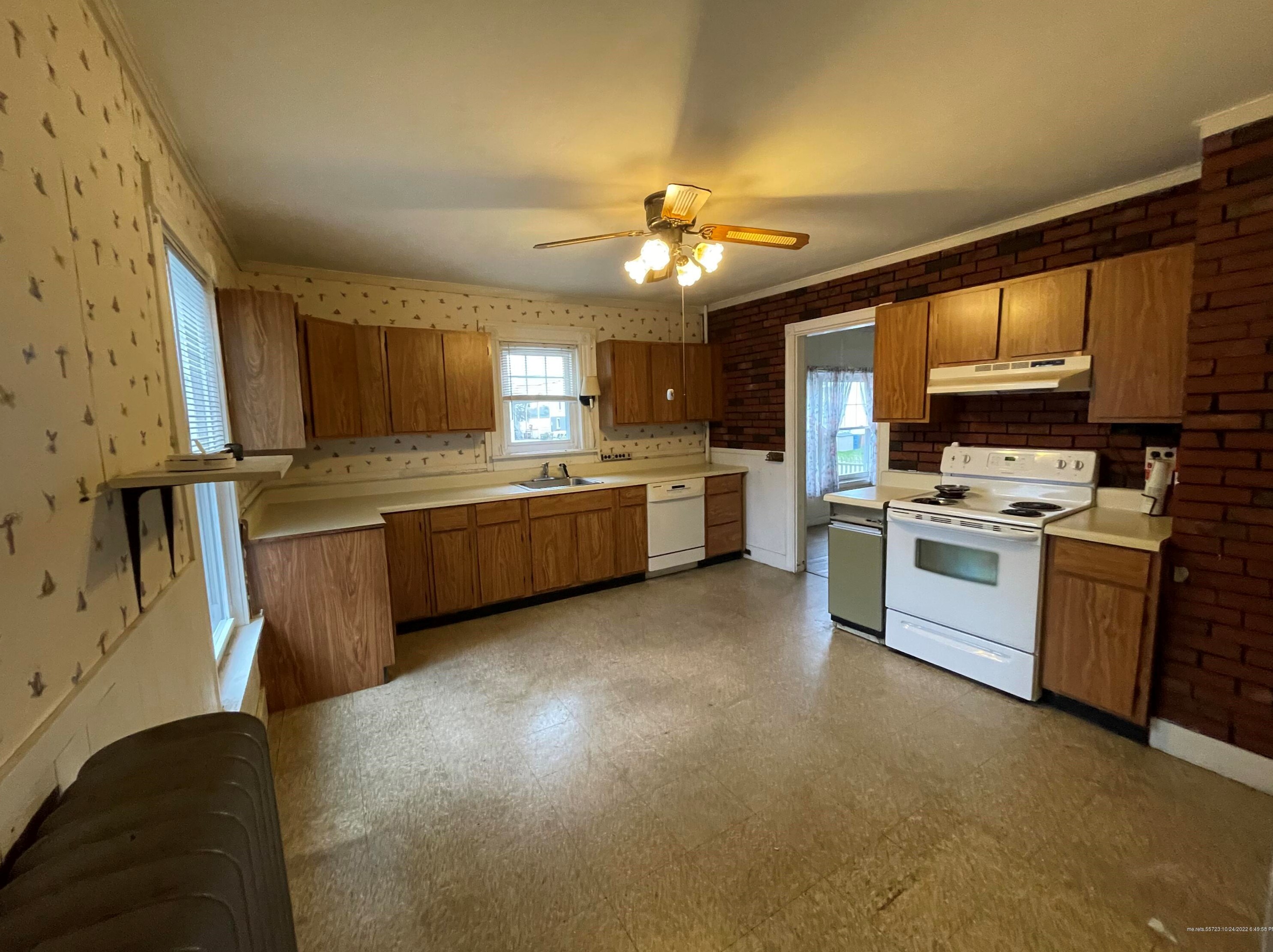 19 Olympia St, Portland ME 04103-5416 exterior