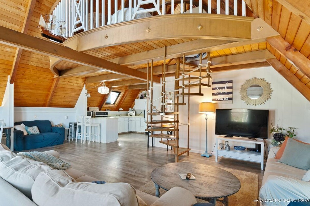 12 Pheasant Ln, Wells, ME 04090