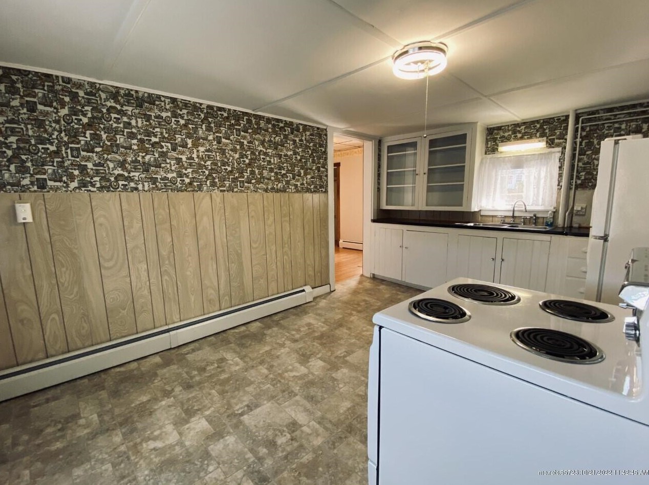 19 Pleasant St, Ripley ME 04930-1432 exterior